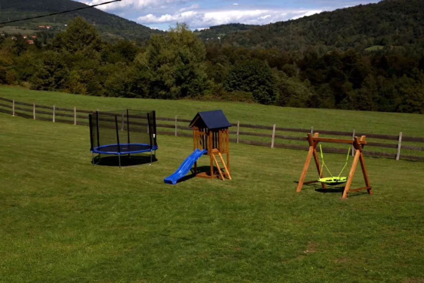 Brezova Poljana Lodge with Sauna and Hot-Tub - Five Bedroom Holiday Home-Extérieur