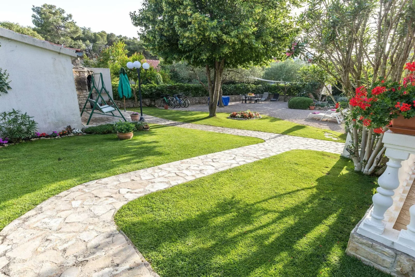 Beach apartment Jadrija-Gardens in summer