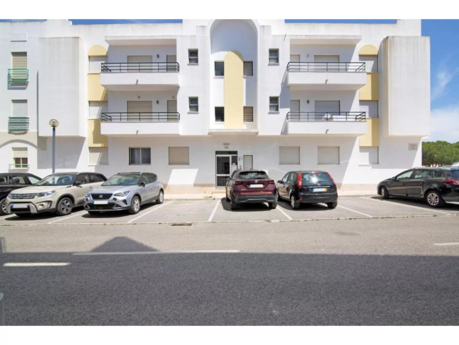 Jade-Sunny Way-Outside