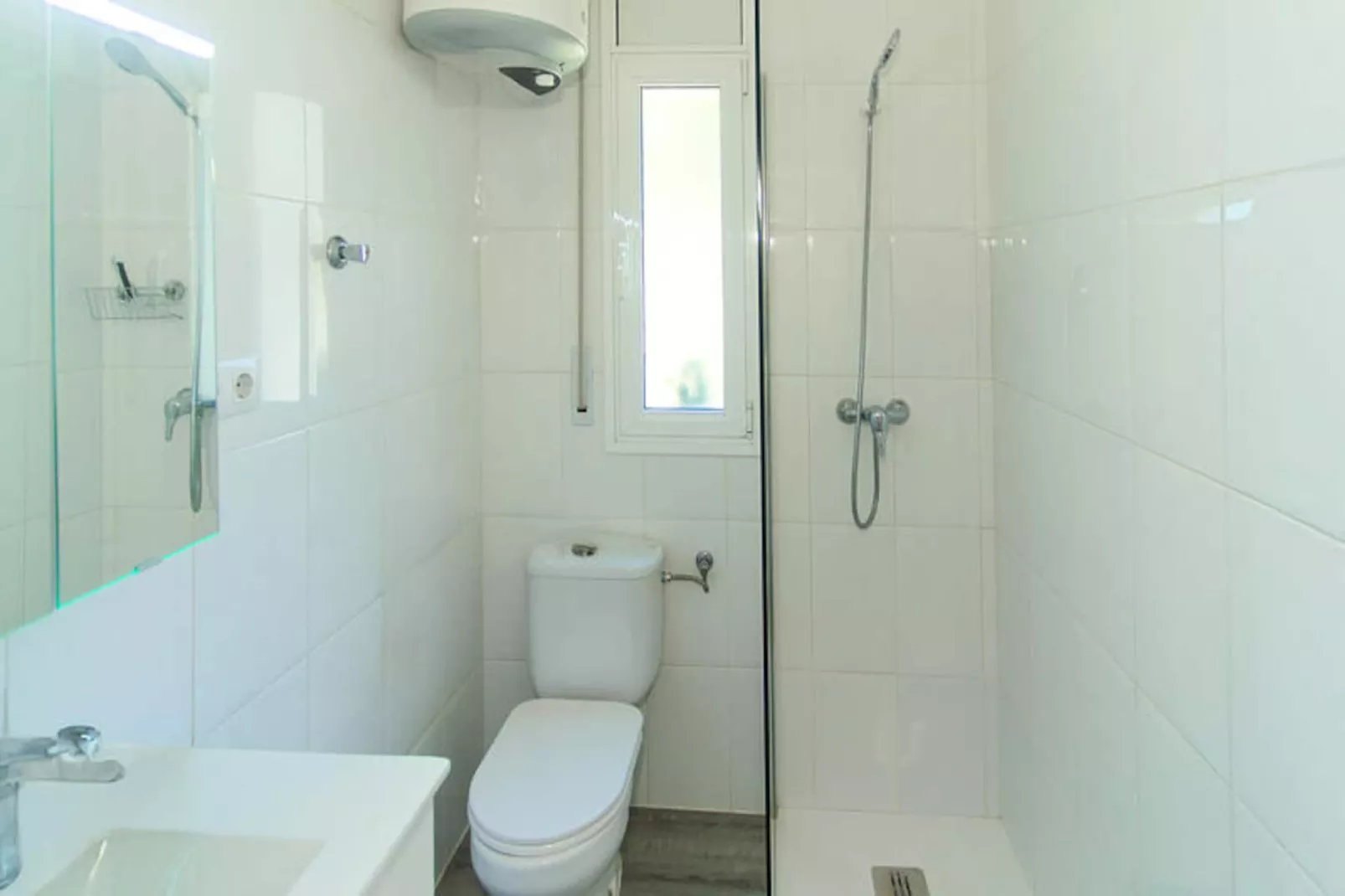 Maison à Roses-Untagged