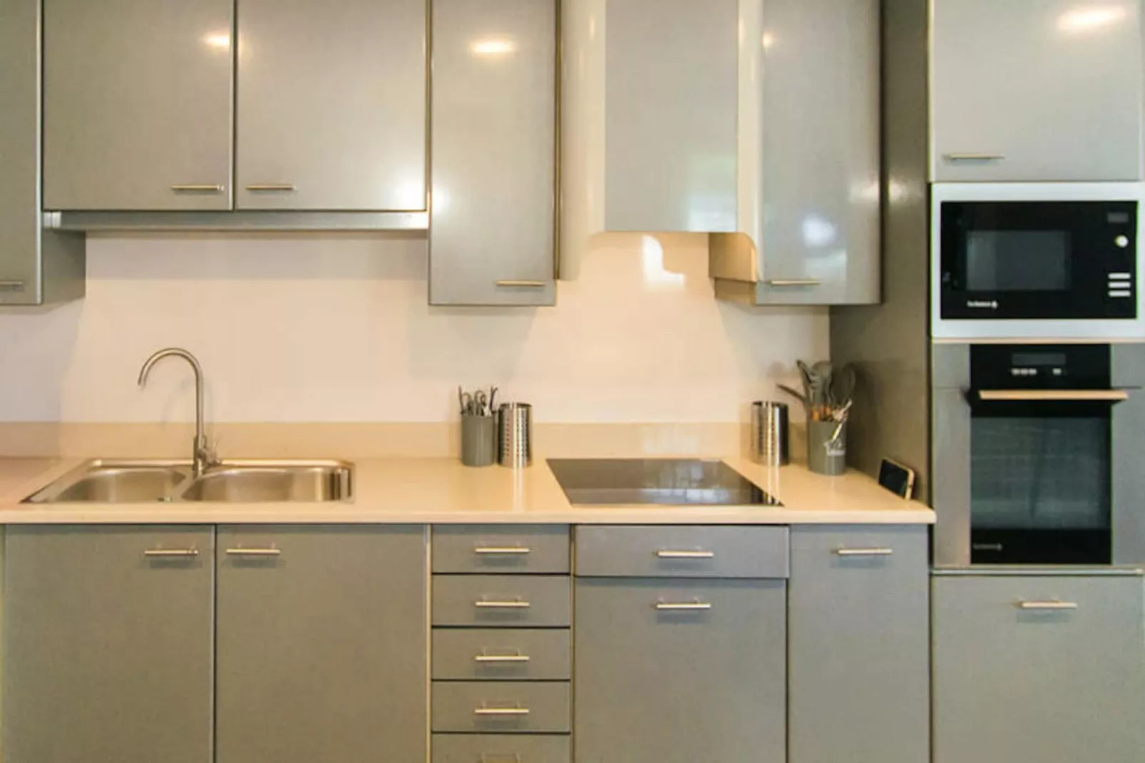 Maison à Roses-Untagged