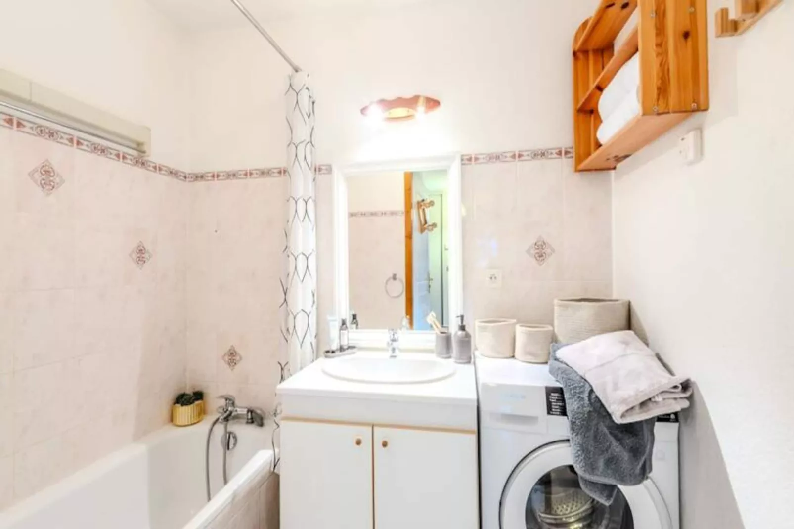 Slow Chalet Th&ocirc;nes: Lac & Montagne -15 Min Ski - Ascenseur, Balcon, Parking-Untagged