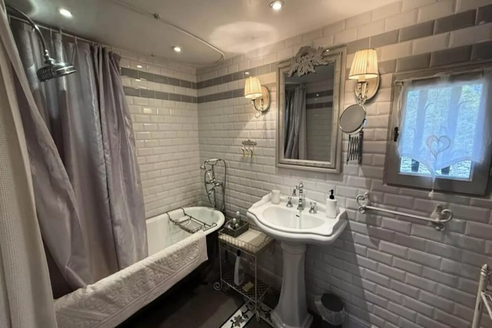 Belle Villa Proven&ccedil;ale Avec Piscine Et Jacuzzi-Untagged