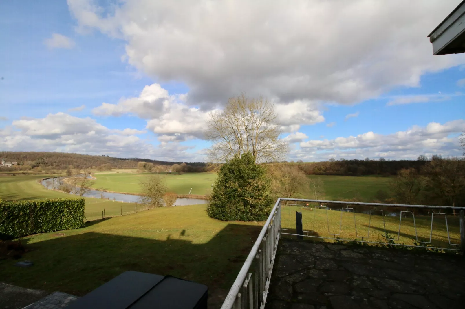 La Vue Phénoménale-View in summer
