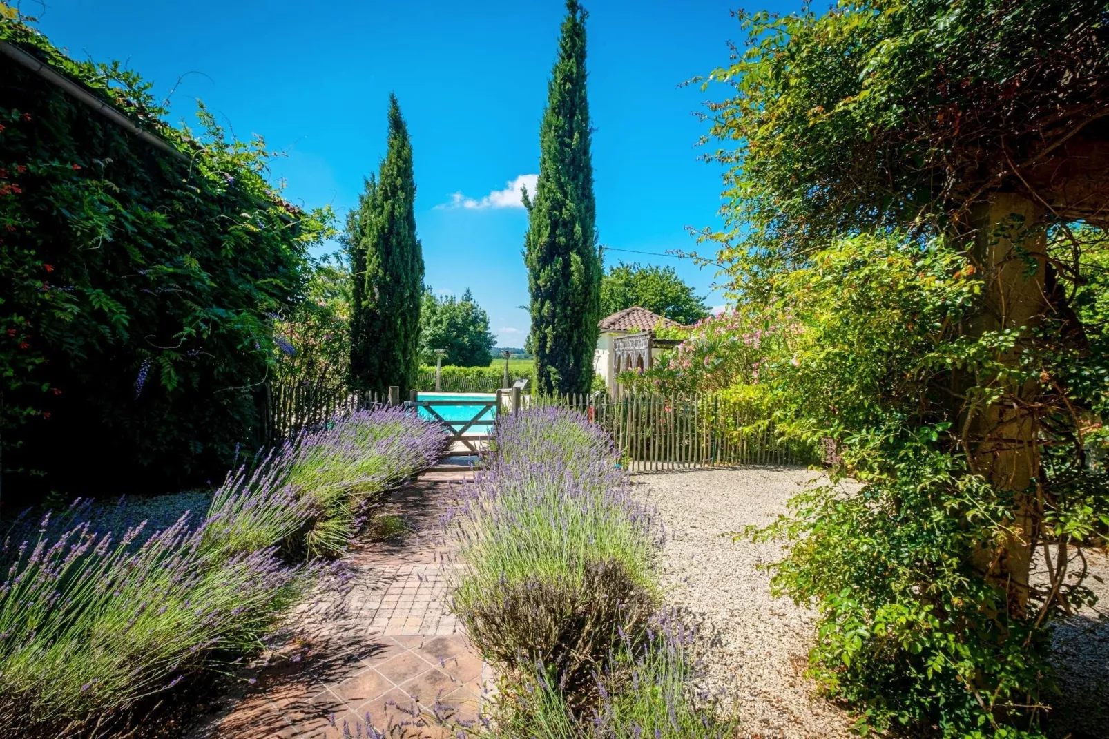 Villa Le Houga-Gardens in summer
