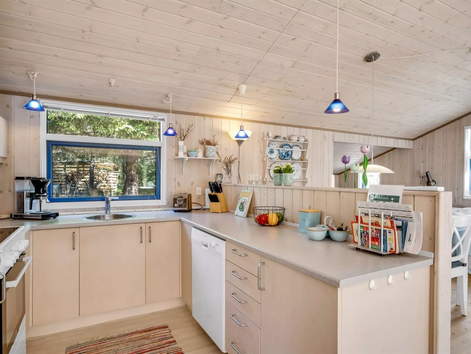 "Hakan" - 4km from the sea-Inside