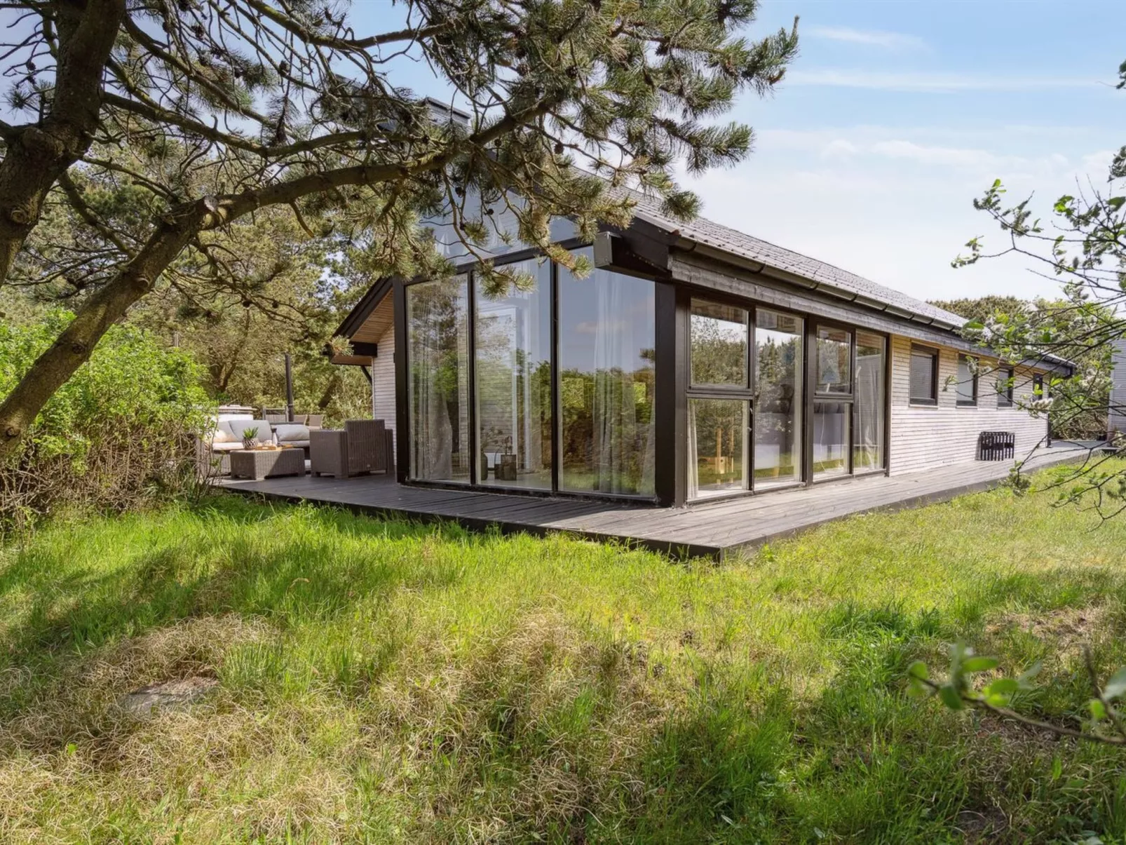 "Julie" - 1.5km from the sea-Outside