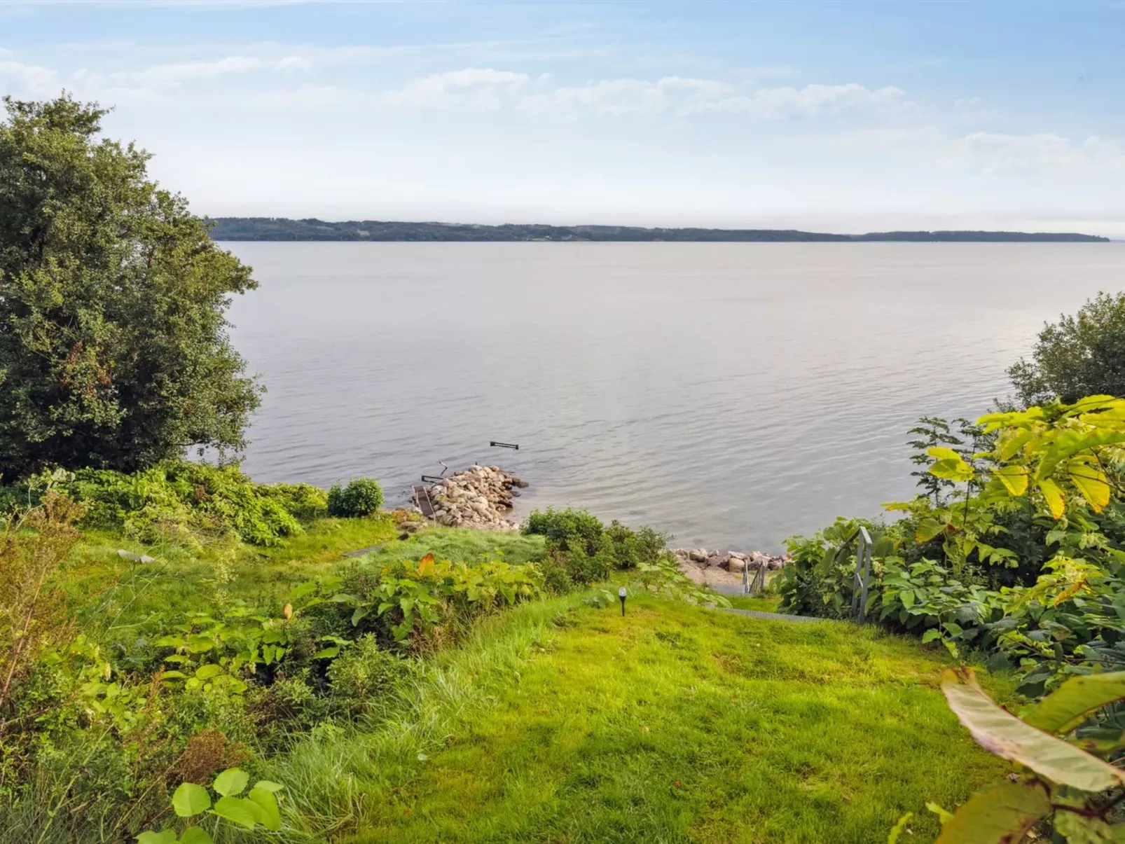 "Fifi" - 10m to the fjord-Outside