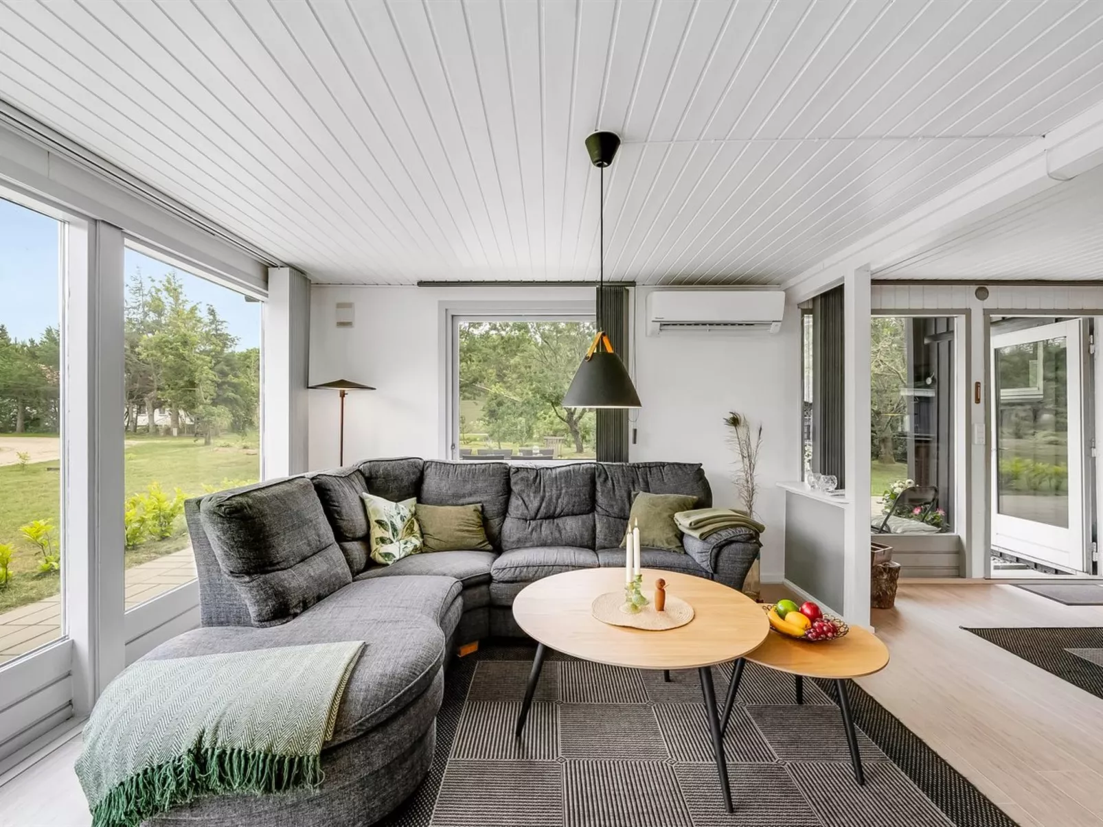 "Embla" - 500m to the fjord-Dedans