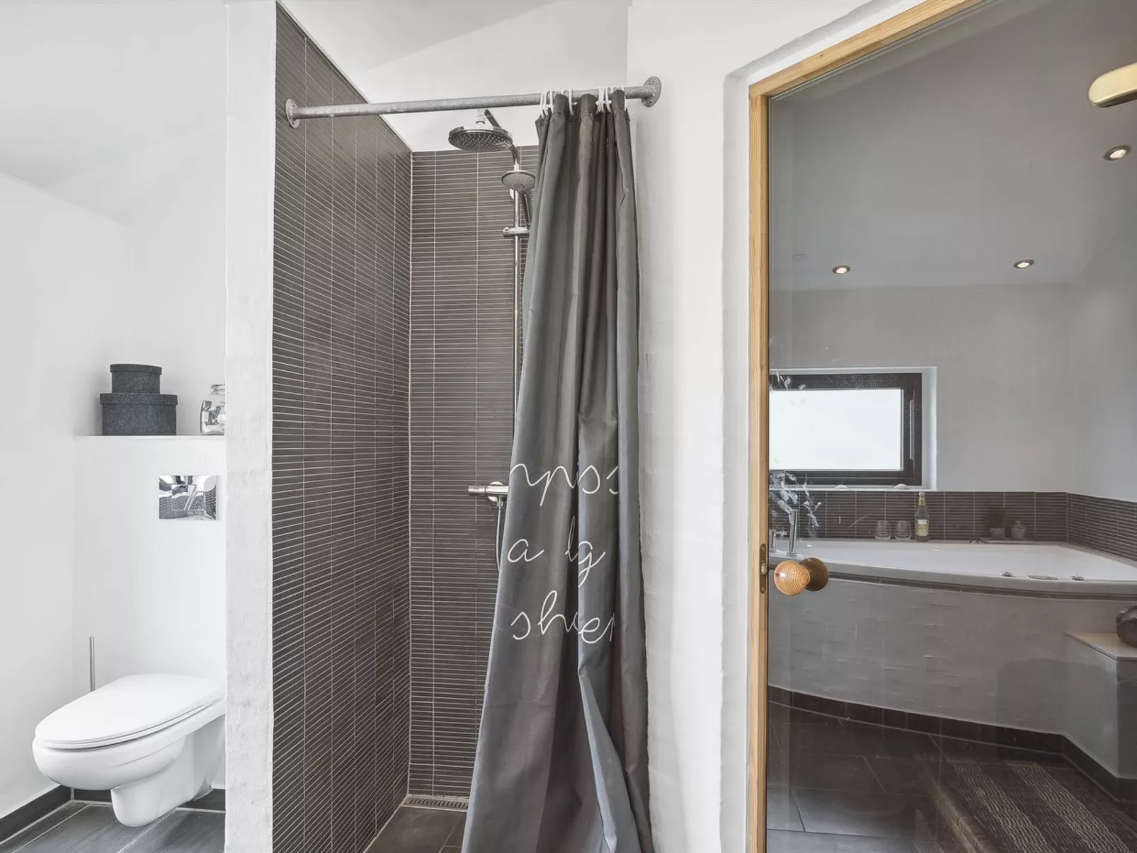 "Herdie" - 900m from the sea-Drinnen