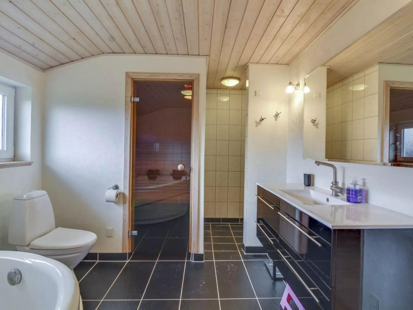 "Susan" - 600m from the sea-Dedans