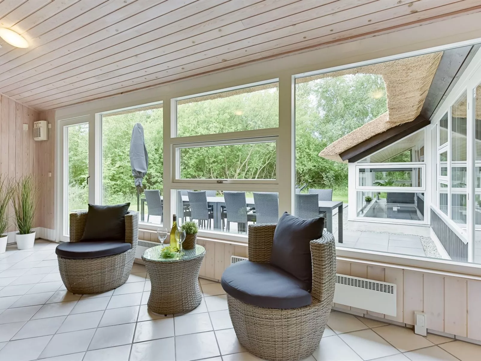 "Ellanor" - 1km from the sea-Inside