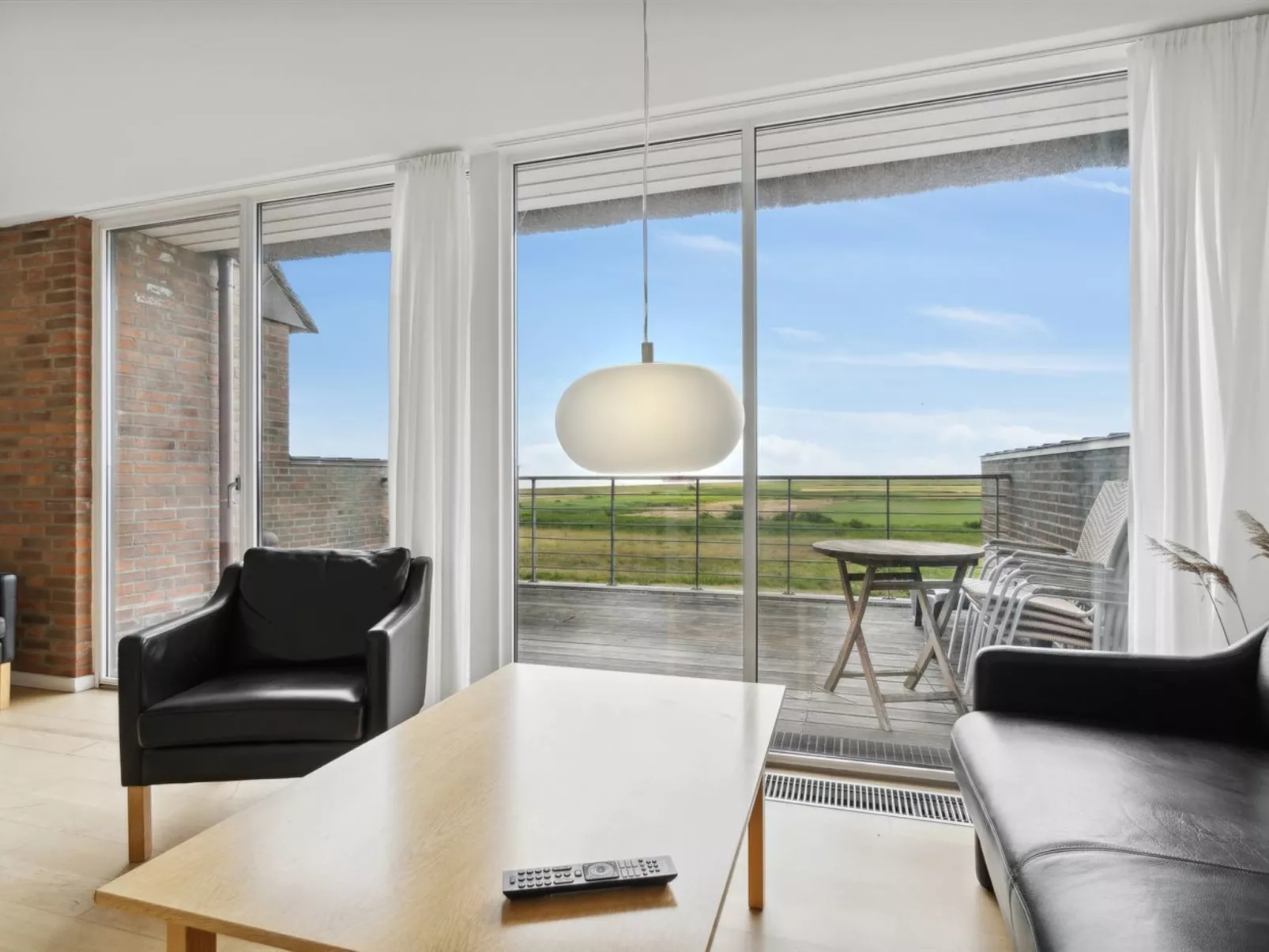 "Ønd" - 2.5km from the sea-Drinnen