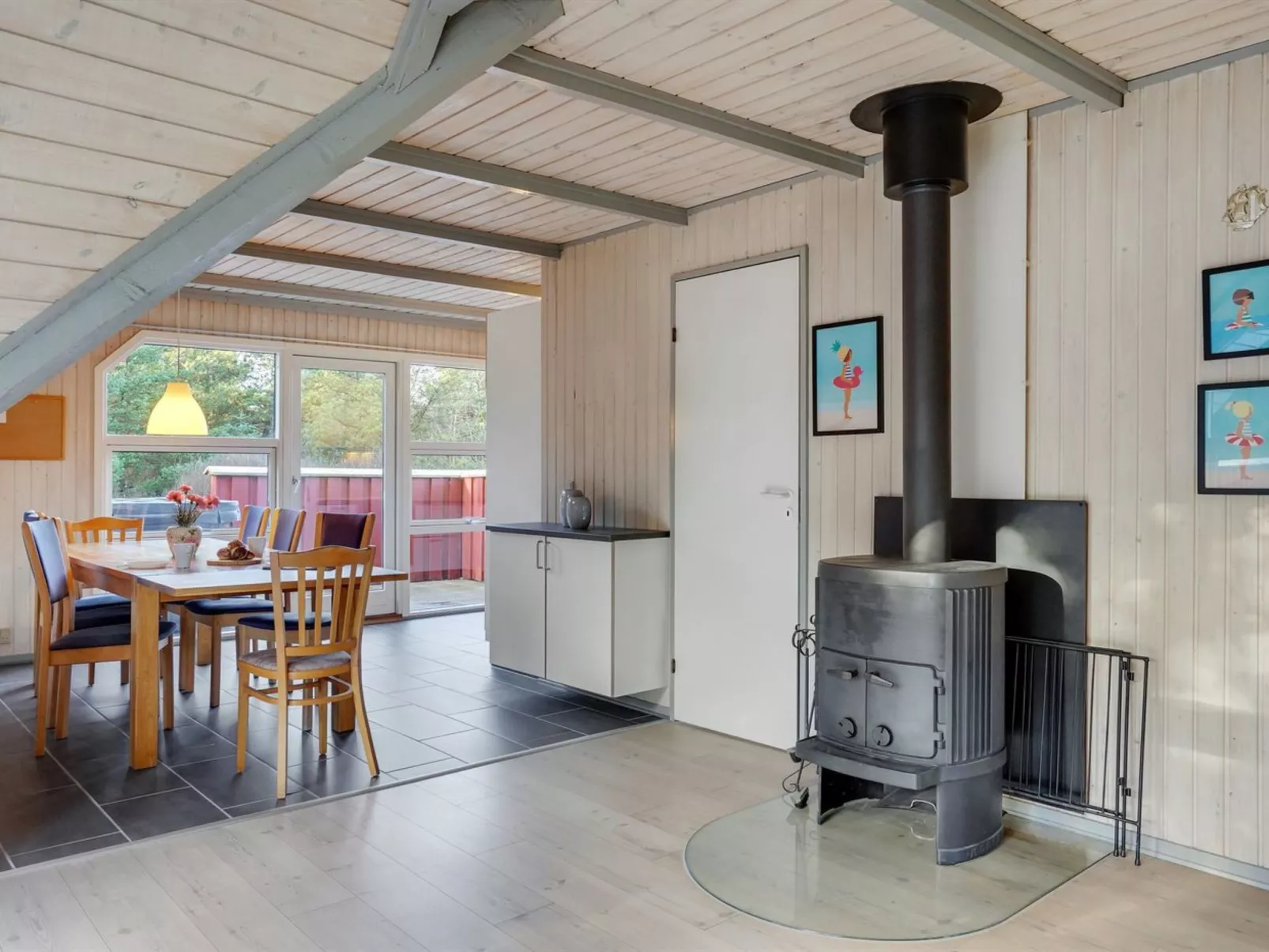 "Gunlög" - 3.1km from the sea-Drinnen