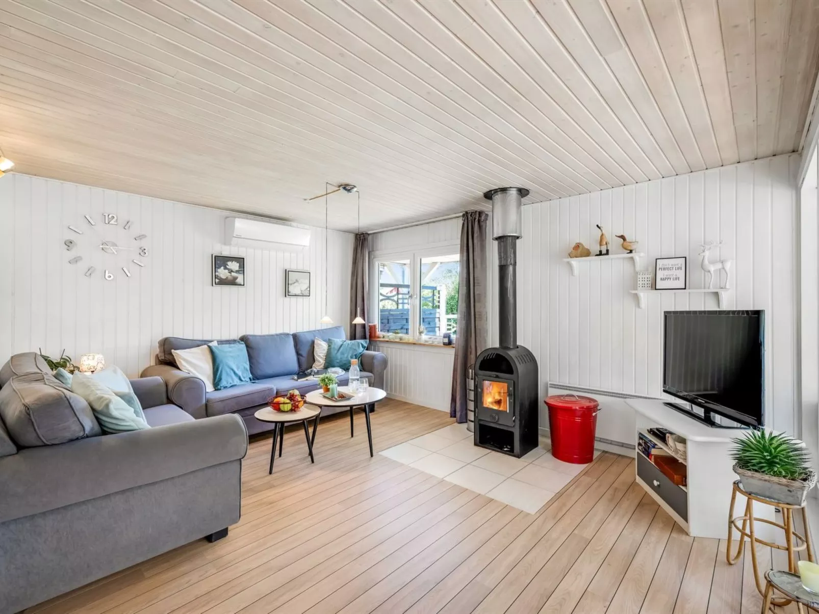 "Sebine" - 400m to the fjord-Dedans