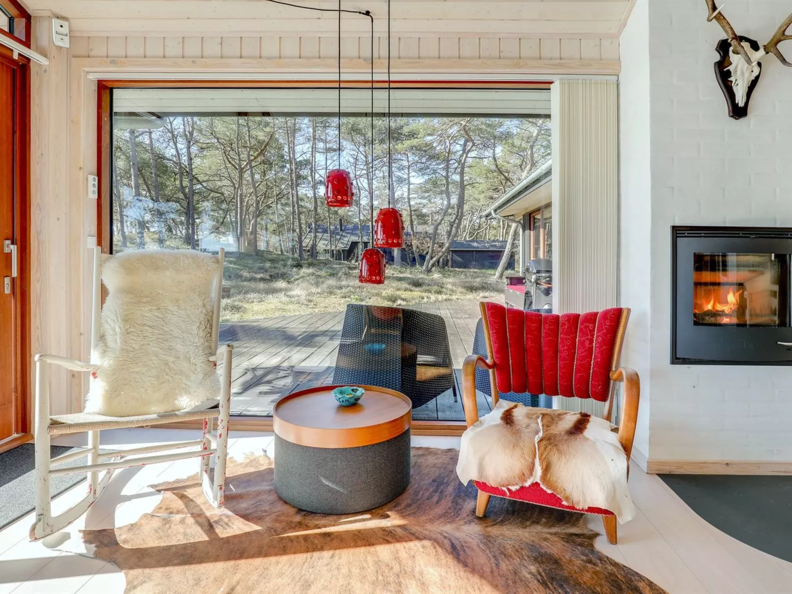 "Unto" - 25m from the sea-Drinnen