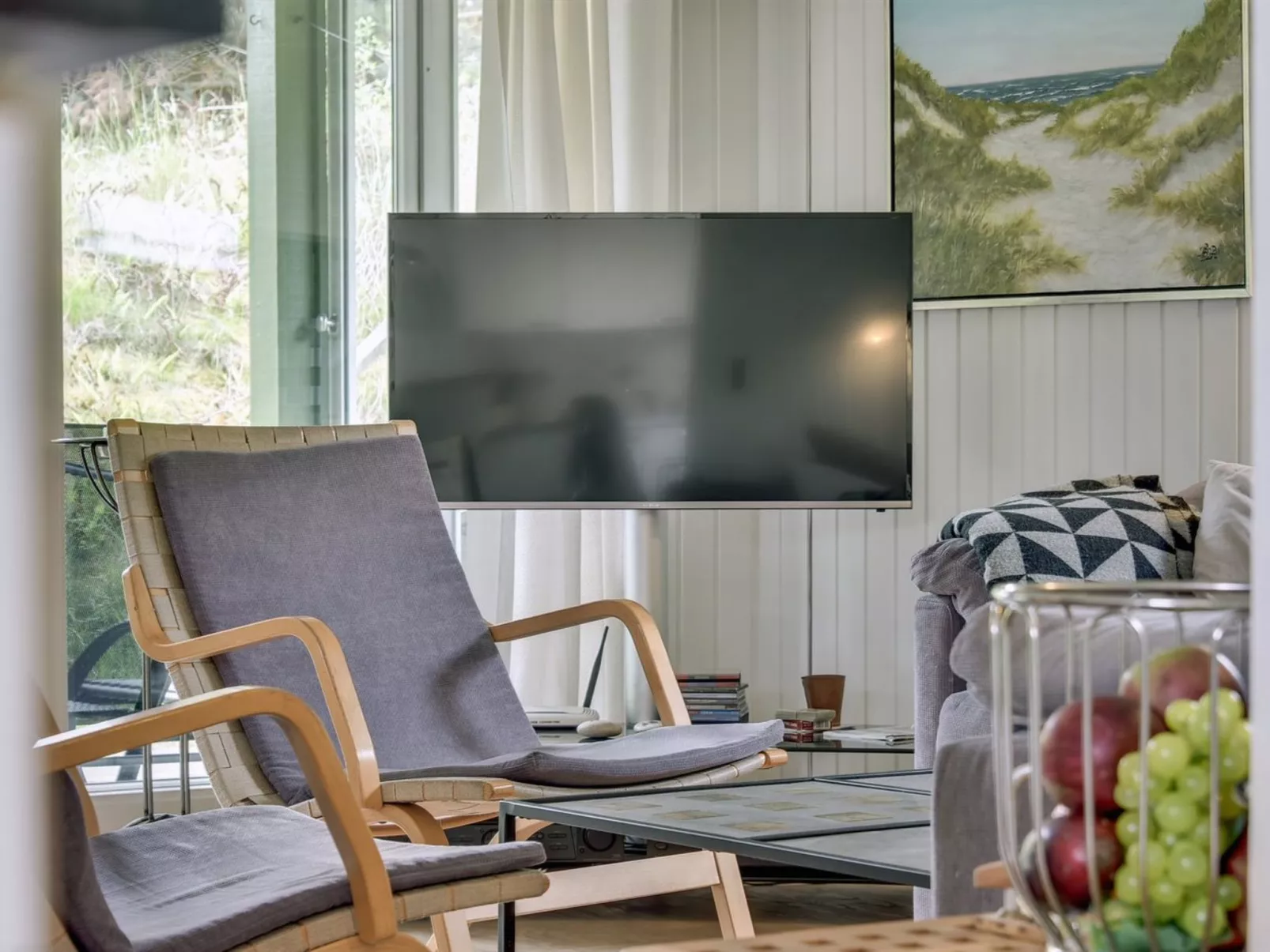 "Tjordis" - 600m to the fjord-Dedans