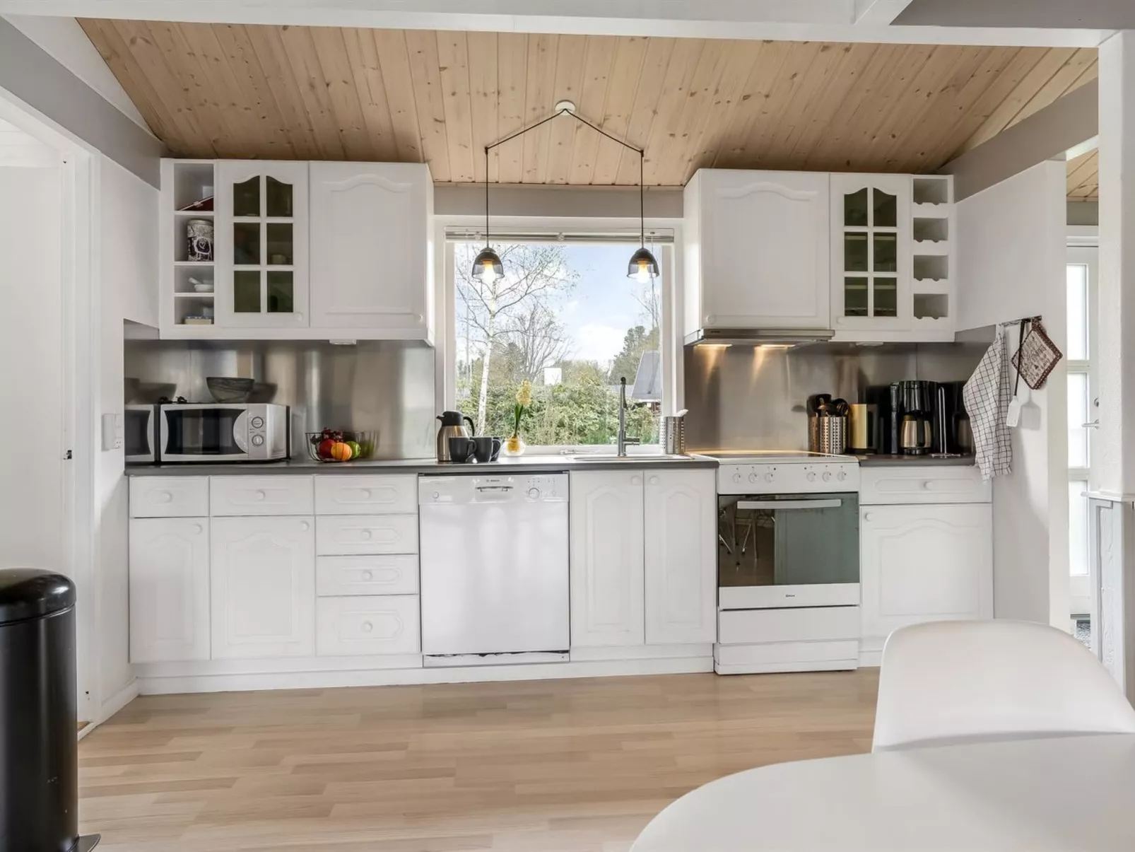 "Clarabelle" - 700m from the sea-Drinnen