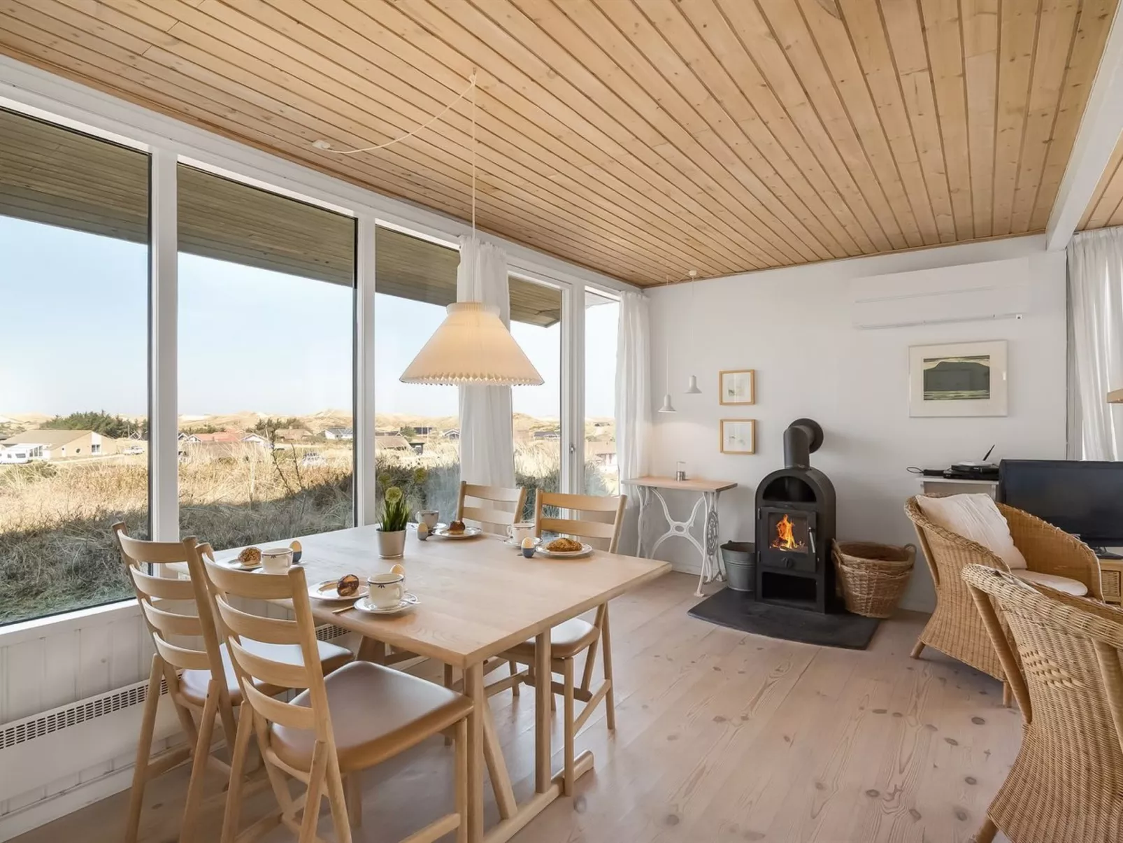 "Vina" - 200m to the fjord-Inside