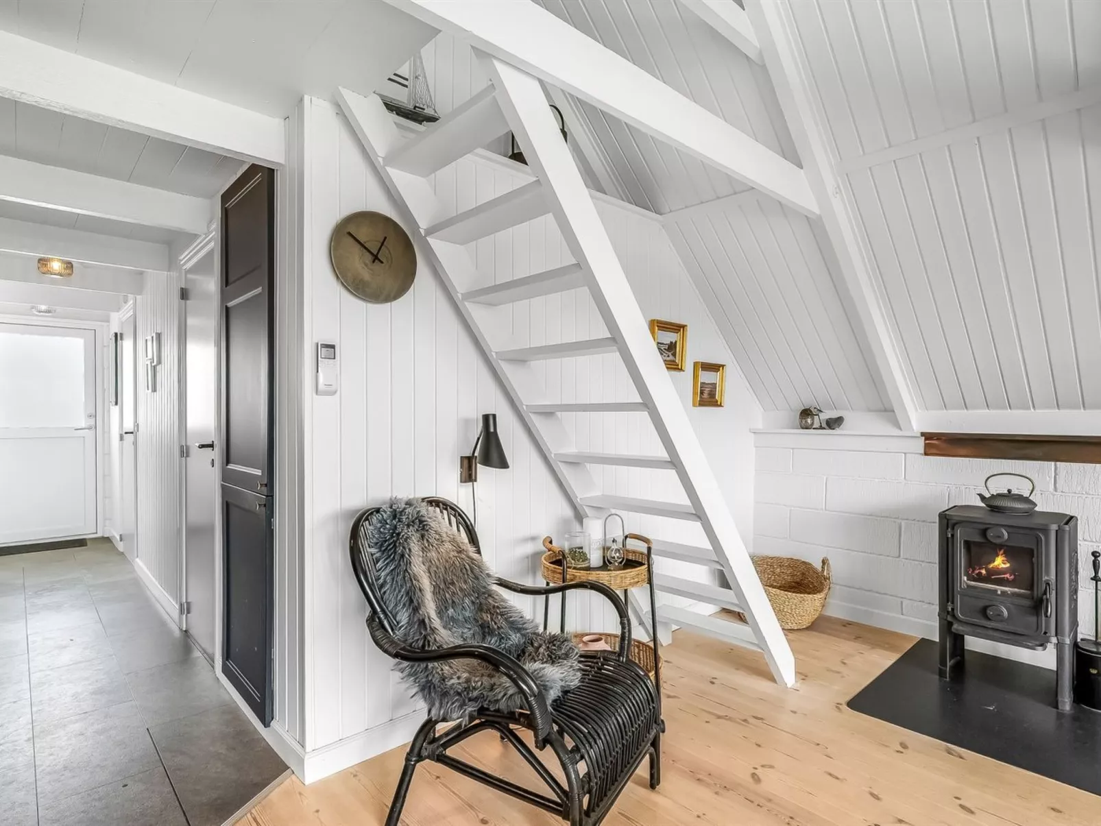 "Hen" - 400m from the sea-Dedans