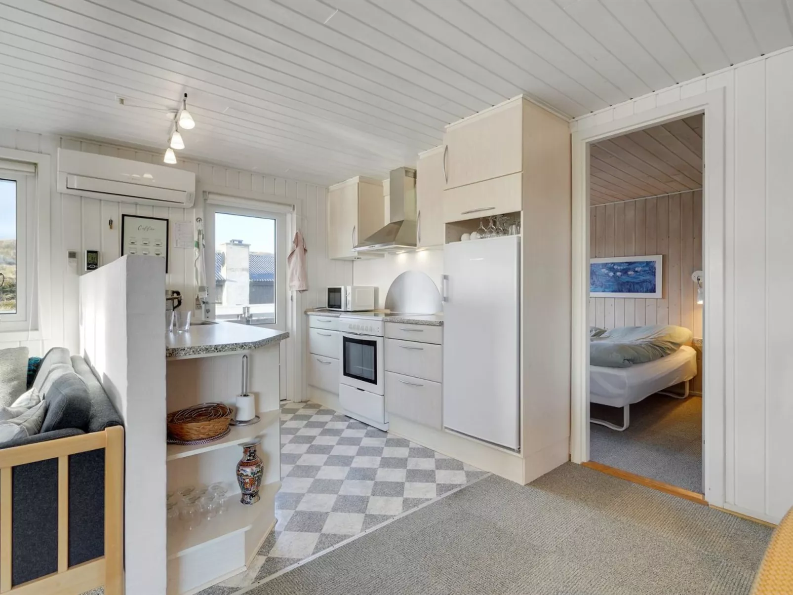 "Ozeana" -  from the sea-Dedans