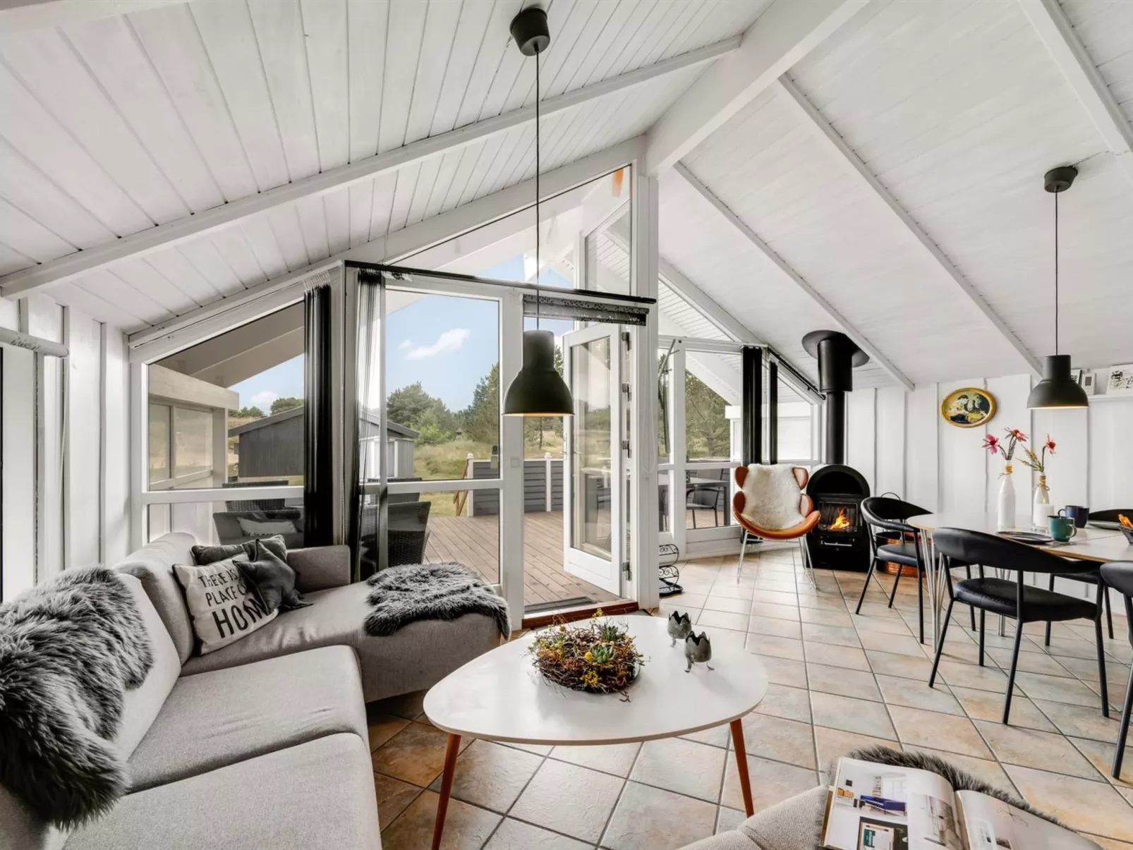 "Cyrill" - 250m to the fjord-Dedans