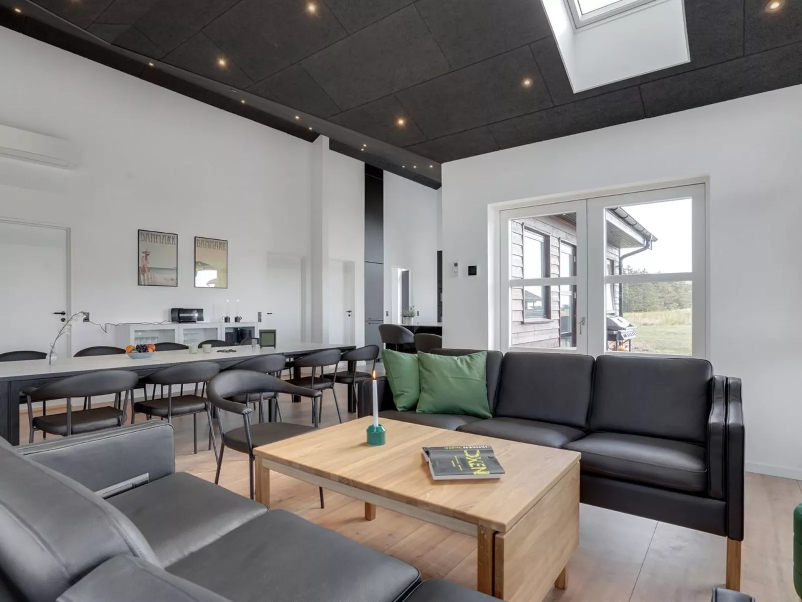 "Moreen" - 1.5km from the sea-Inside