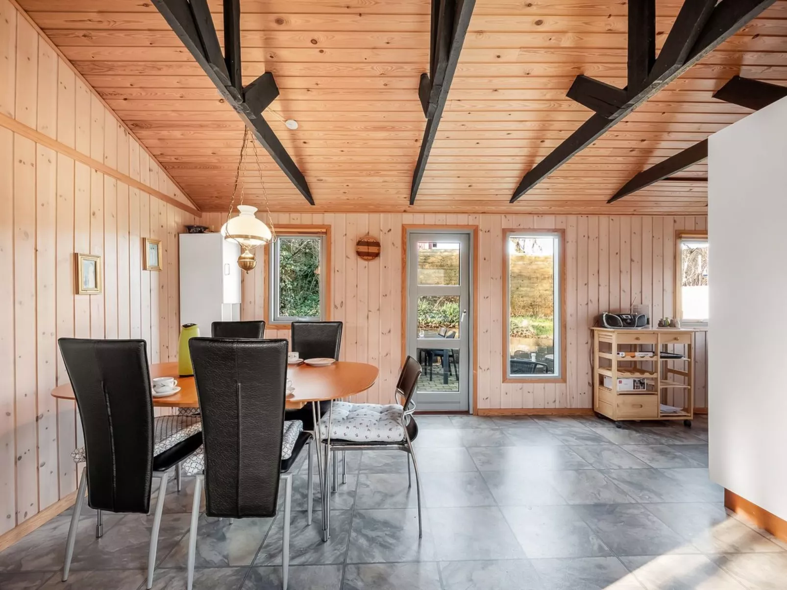 "Alpi" - 250m to the fjord-Inside