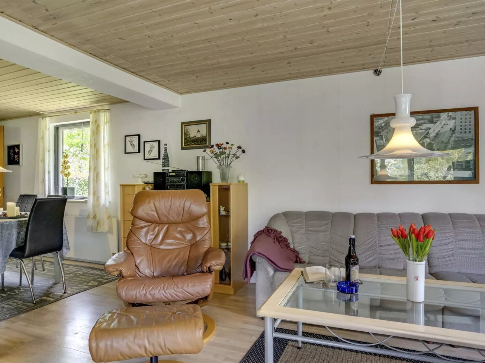 "Yak" - 350m from the sea-Drinnen