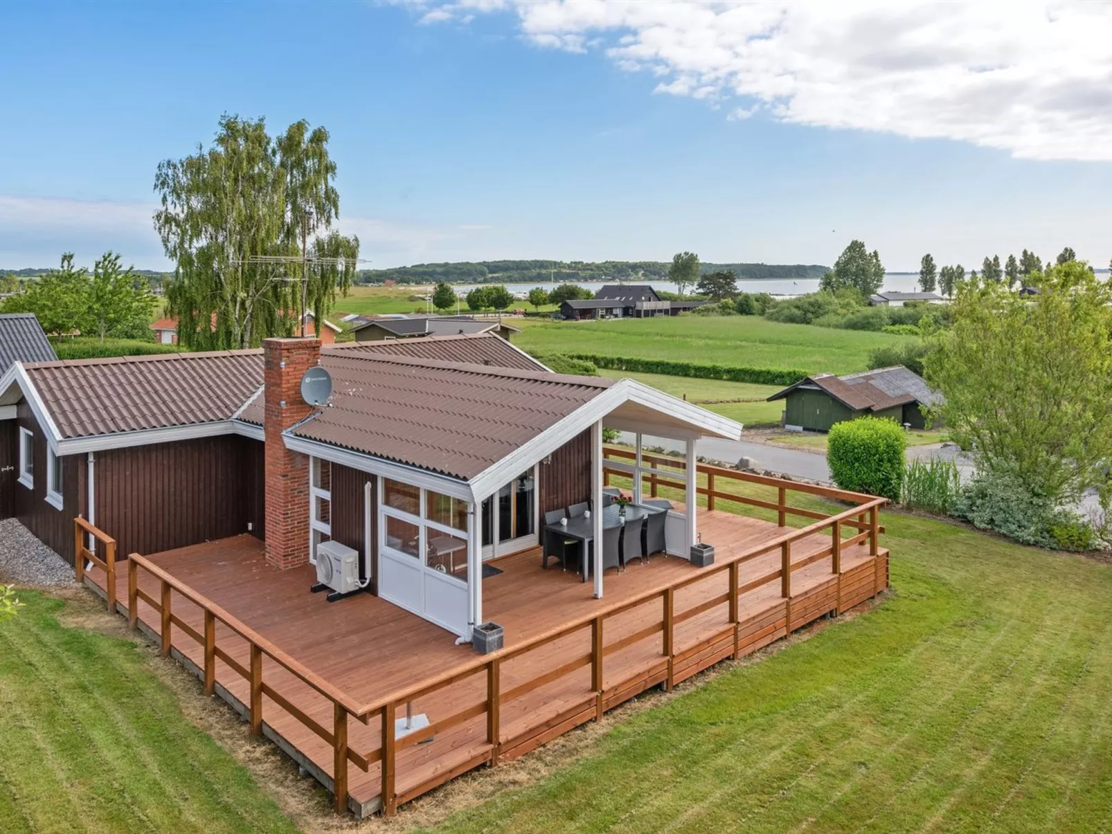 "Ellyn" - 500m from the sea-Draußen