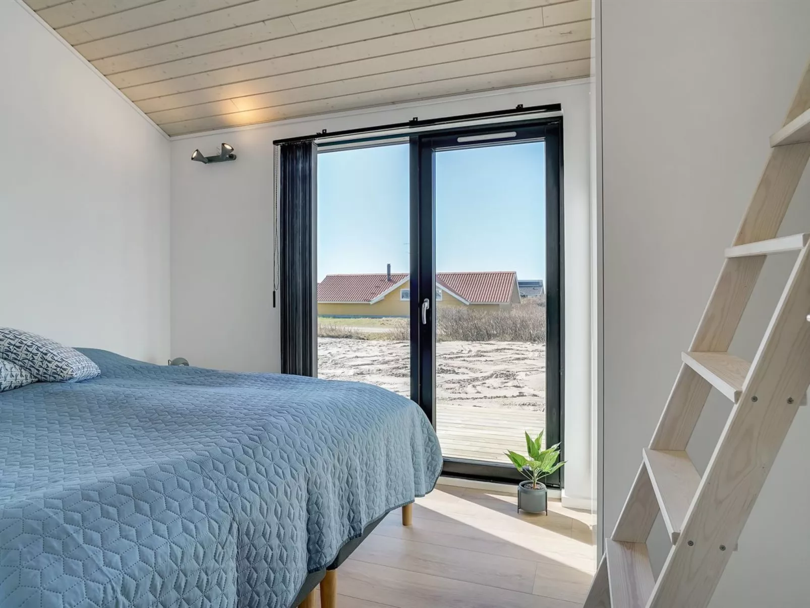 "Aiko" - 50m from the sea-Drinnen