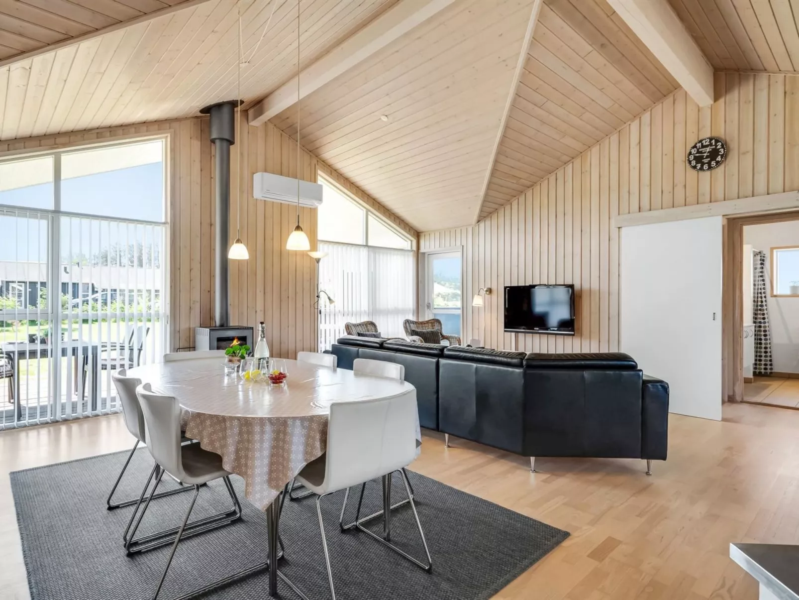 "Oskarvine" - 900m from the sea-Inside