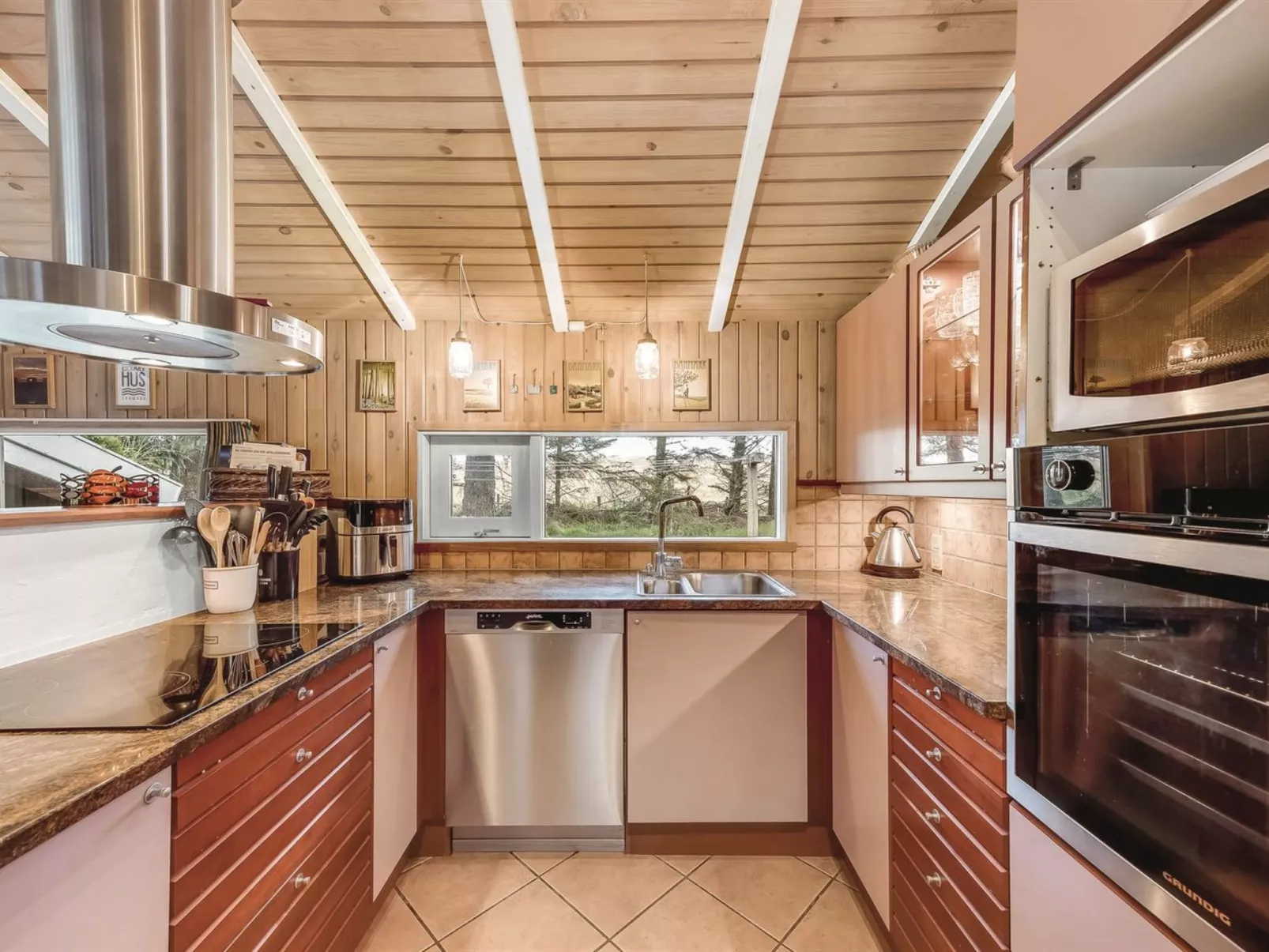 "Sunneva" - 1km from the sea-Drinnen