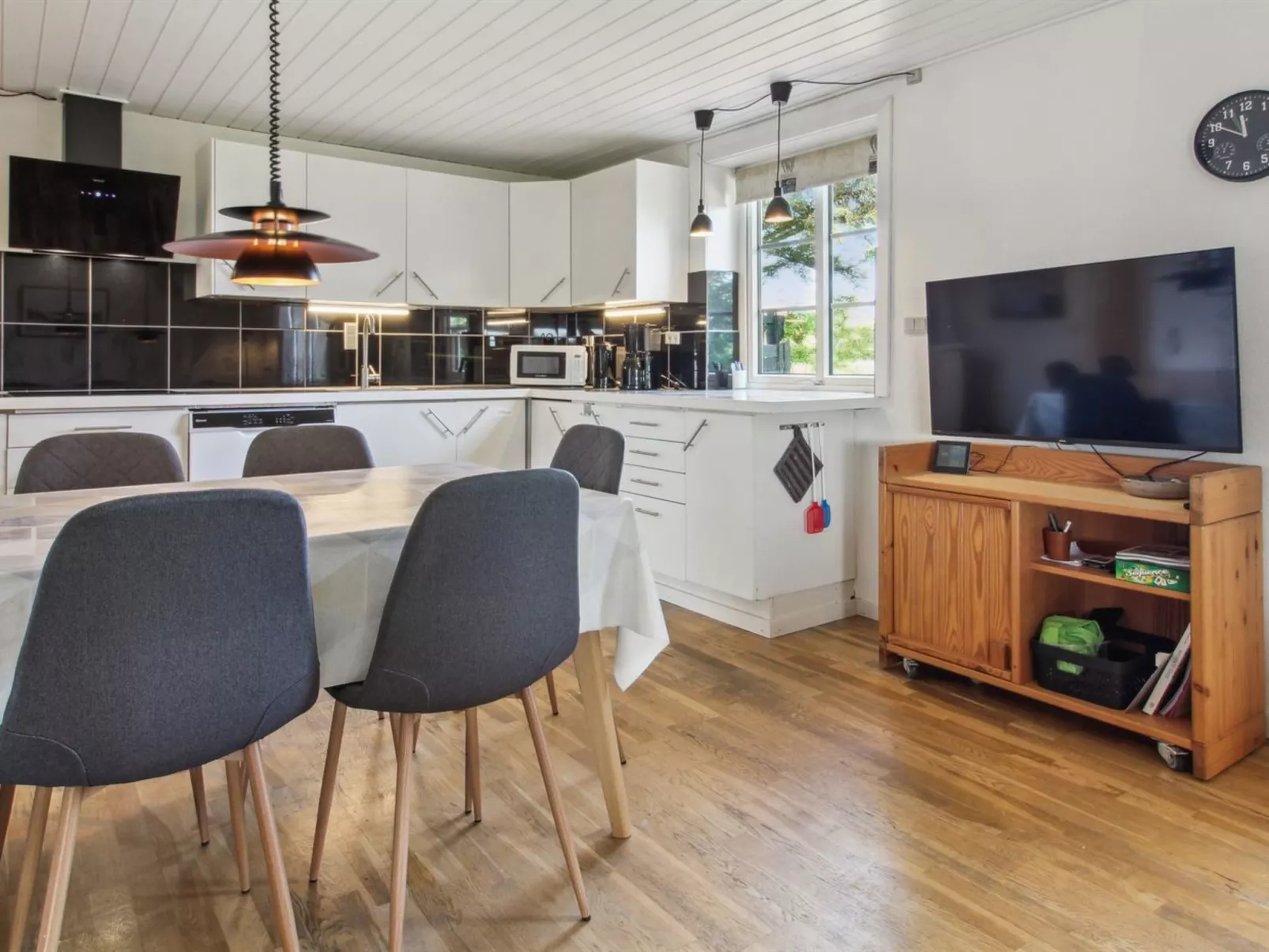 "Øvli" - 3.8km from the sea-Drinnen