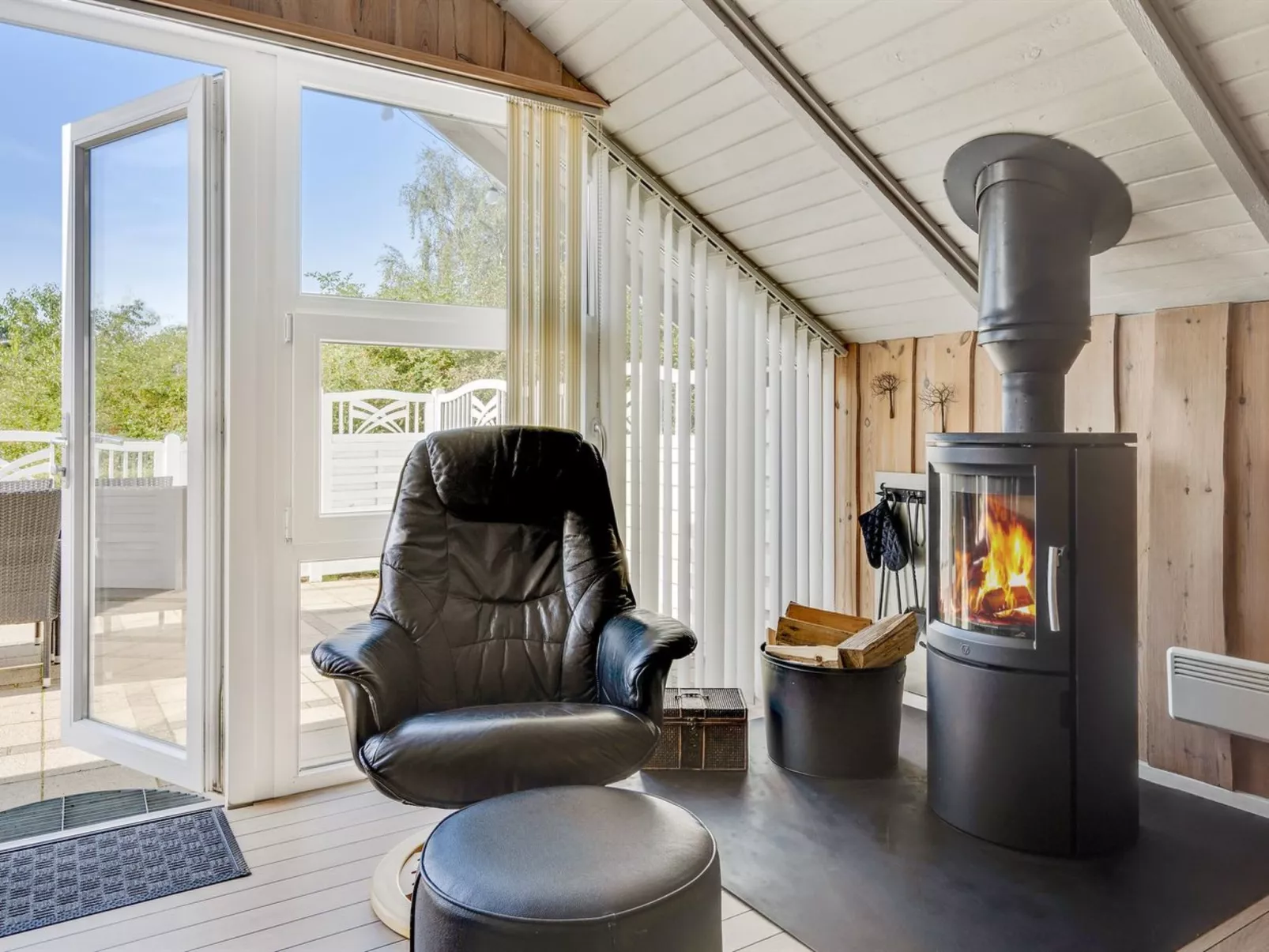 "Ines" - 25km from the sea-Inside