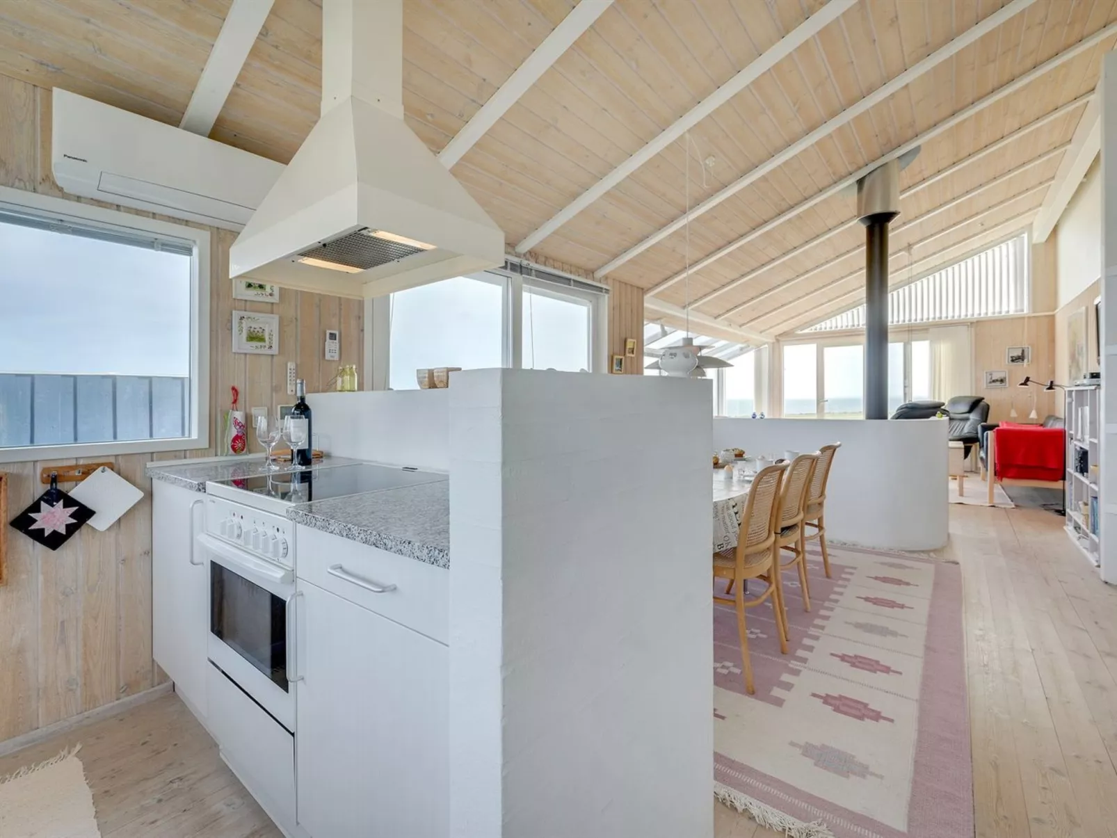 "Rajna" - 95m to the fjord-Inside