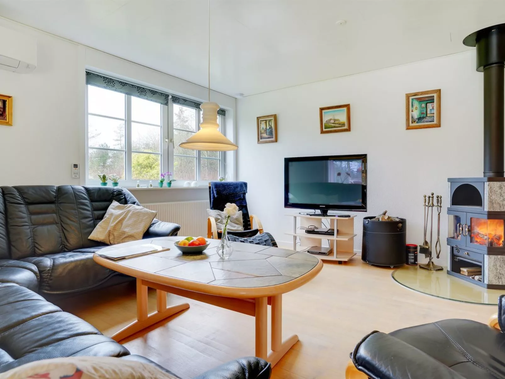 "Philip" - 2km from the sea-Inside