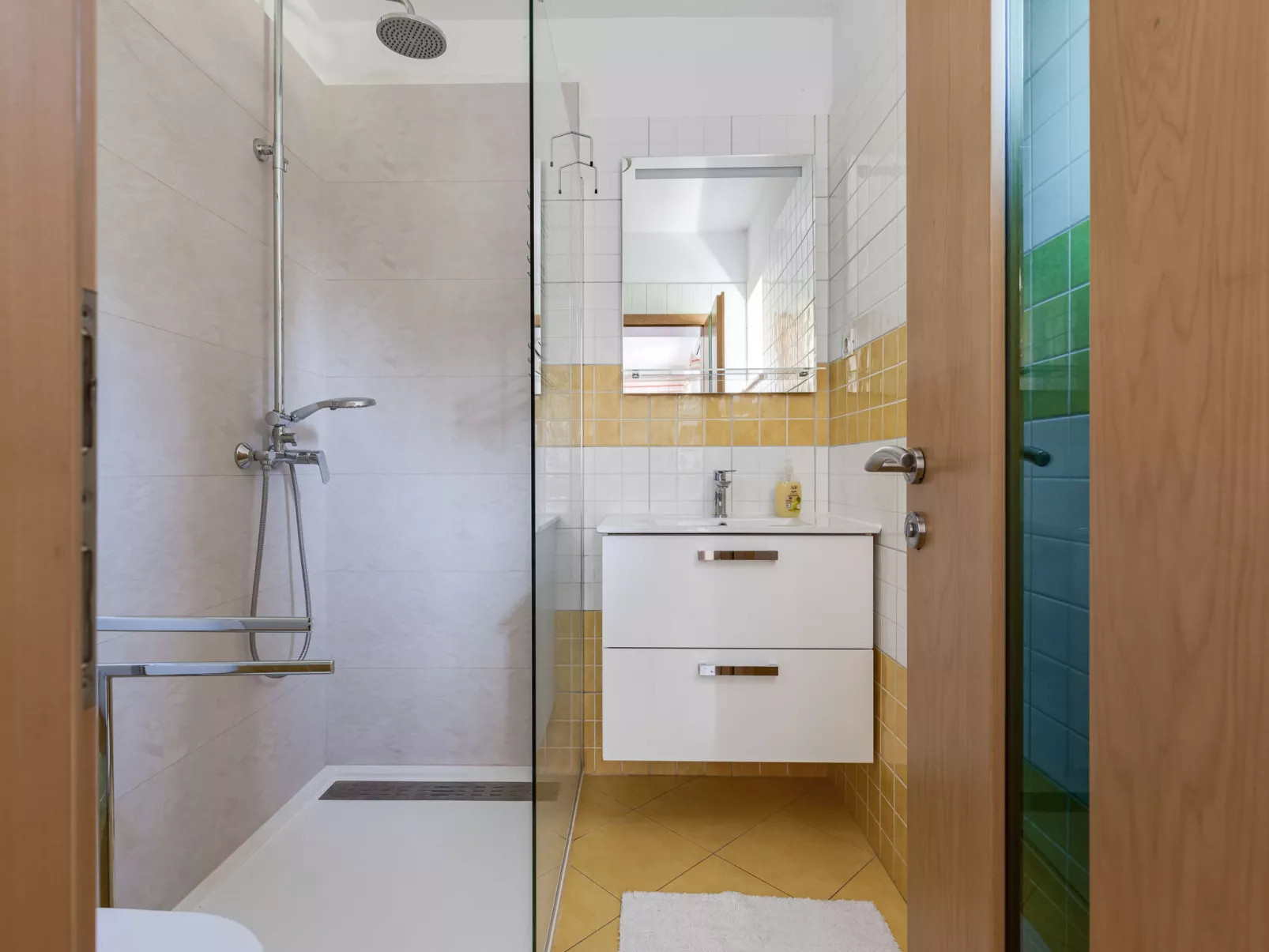 Yellow House-Drinnen