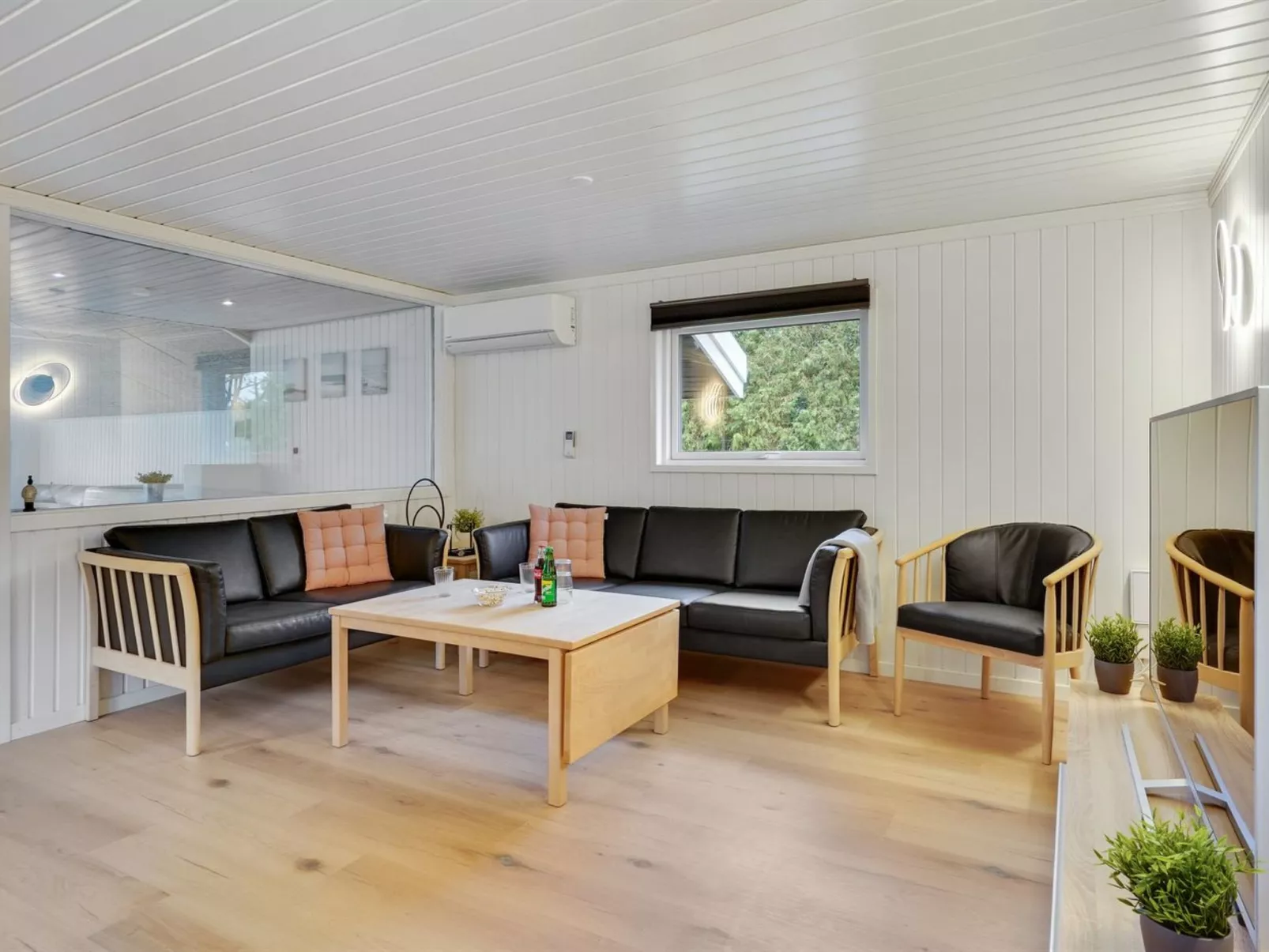 "Nina" - 700m to the fjord-Inside