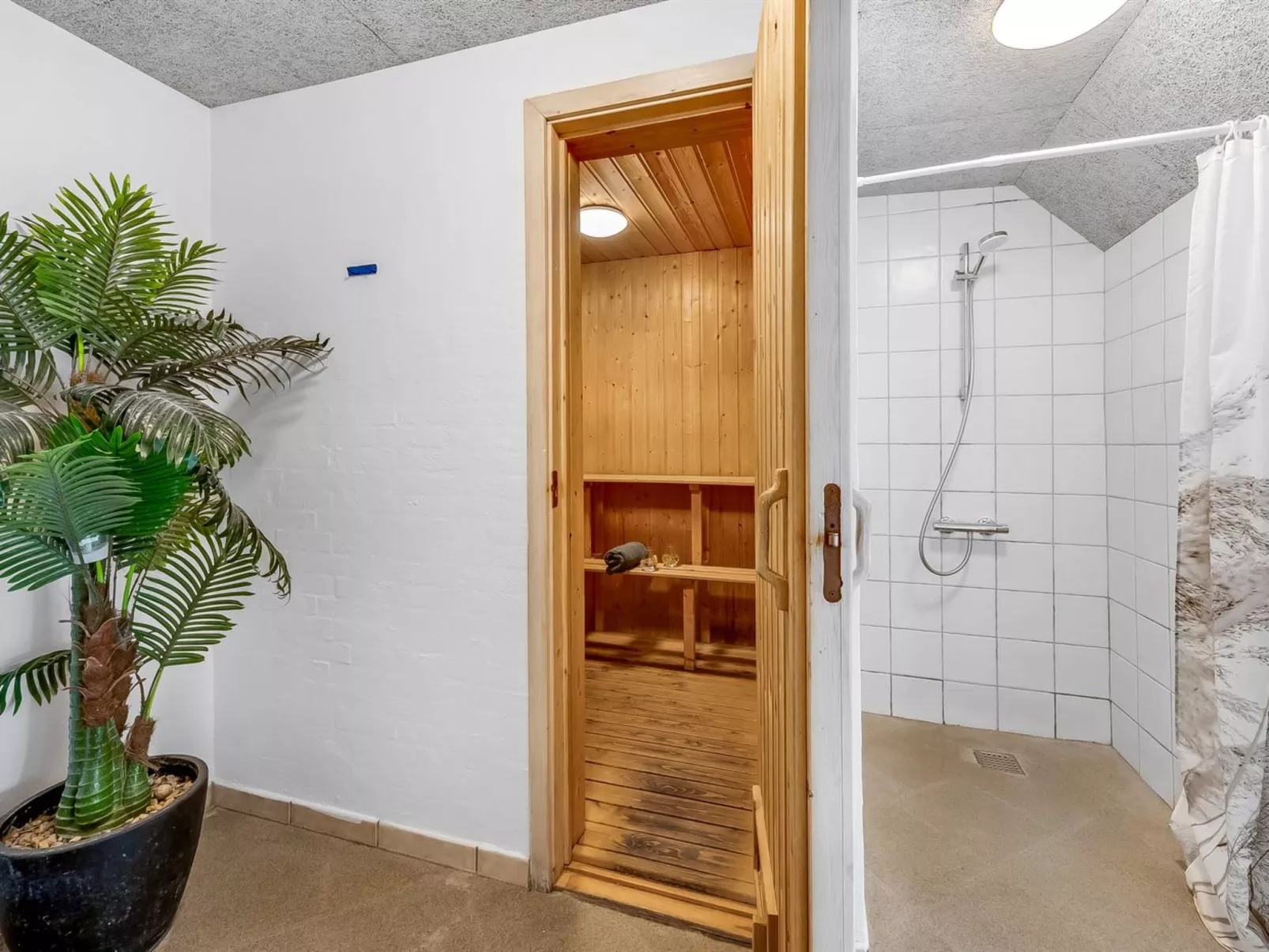 "Thana" - 1.4km from the sea-Dedans