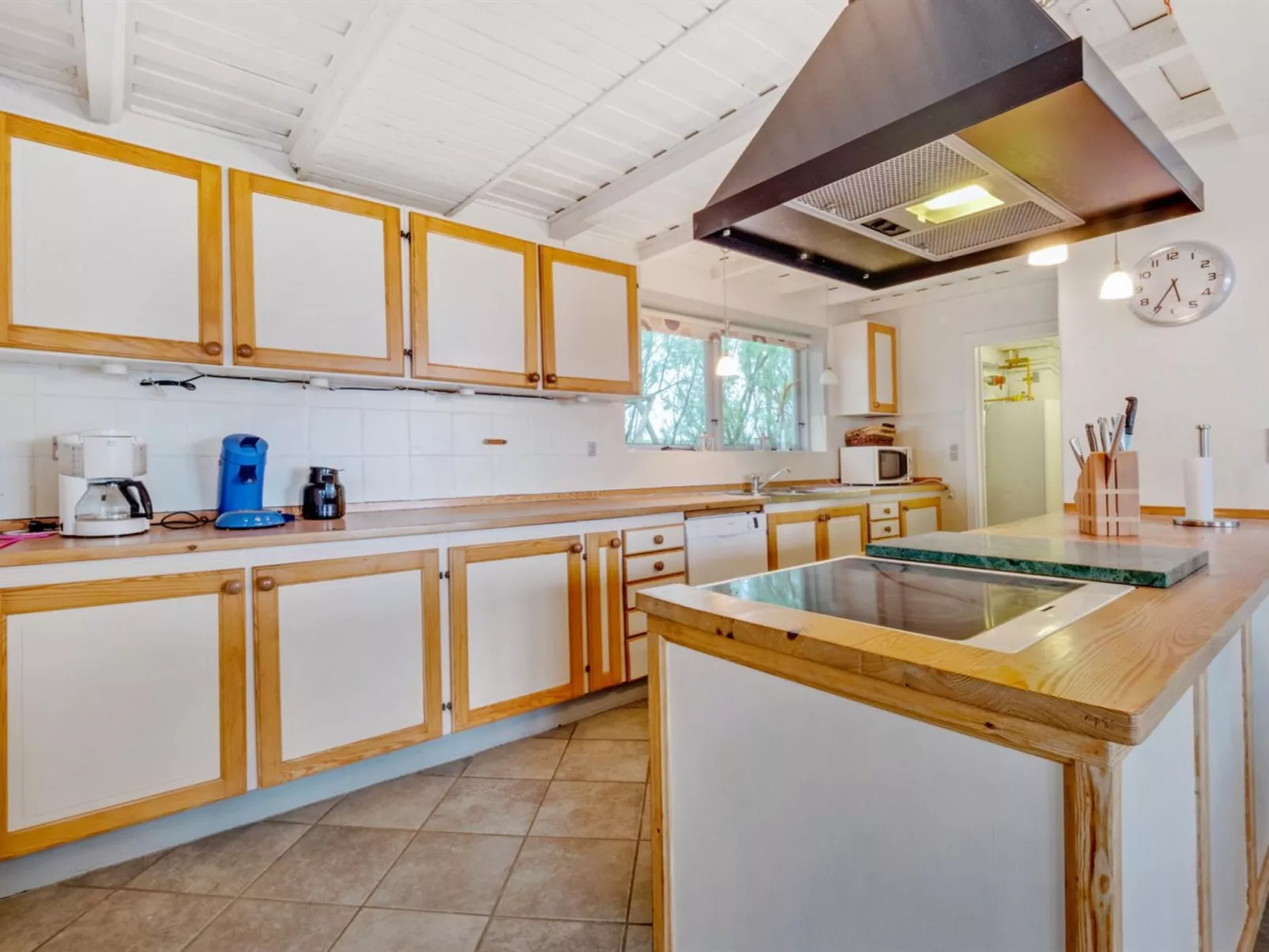 "Emmie" - 50m to the fjord-Dedans