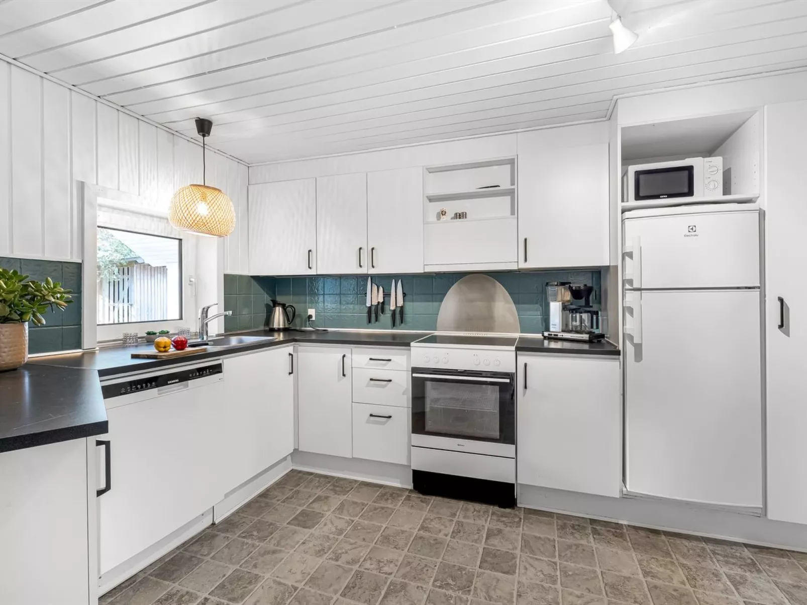 "Sylvi" - 1.7km from the sea-Dedans