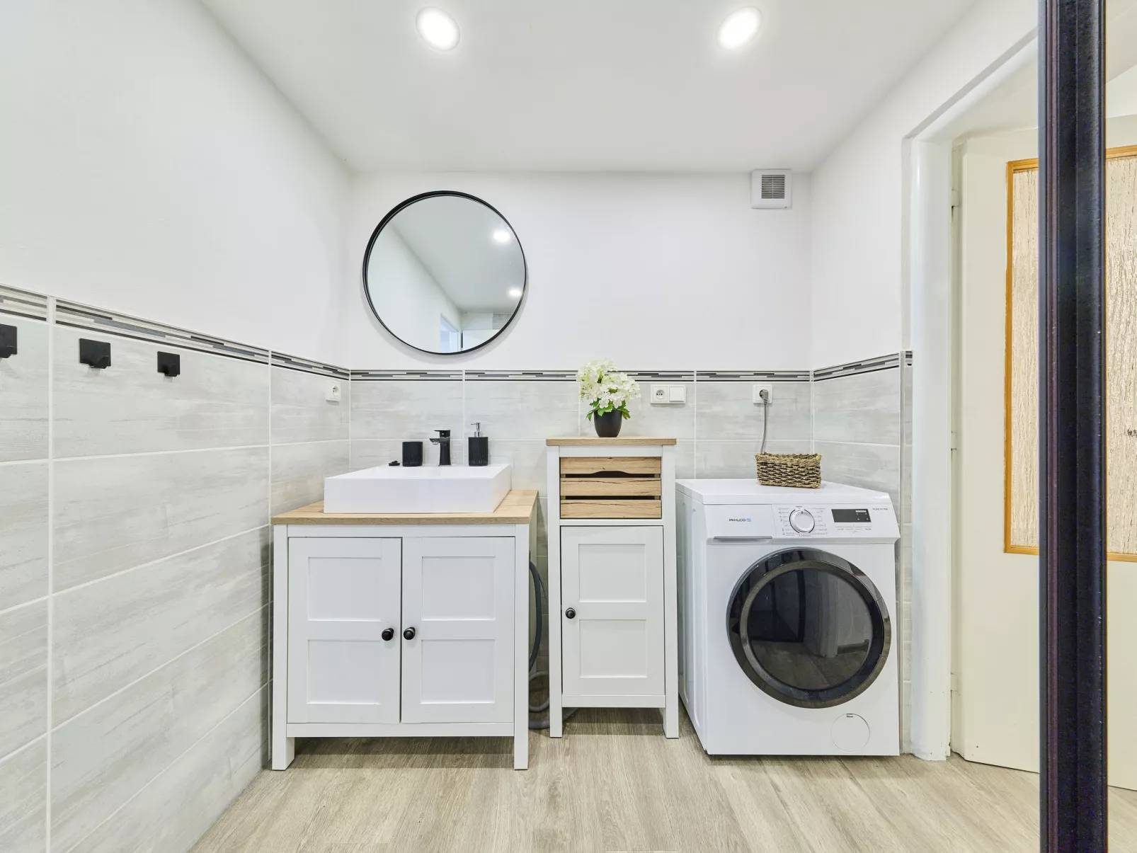 Leisure Lounge & Pool-Inside