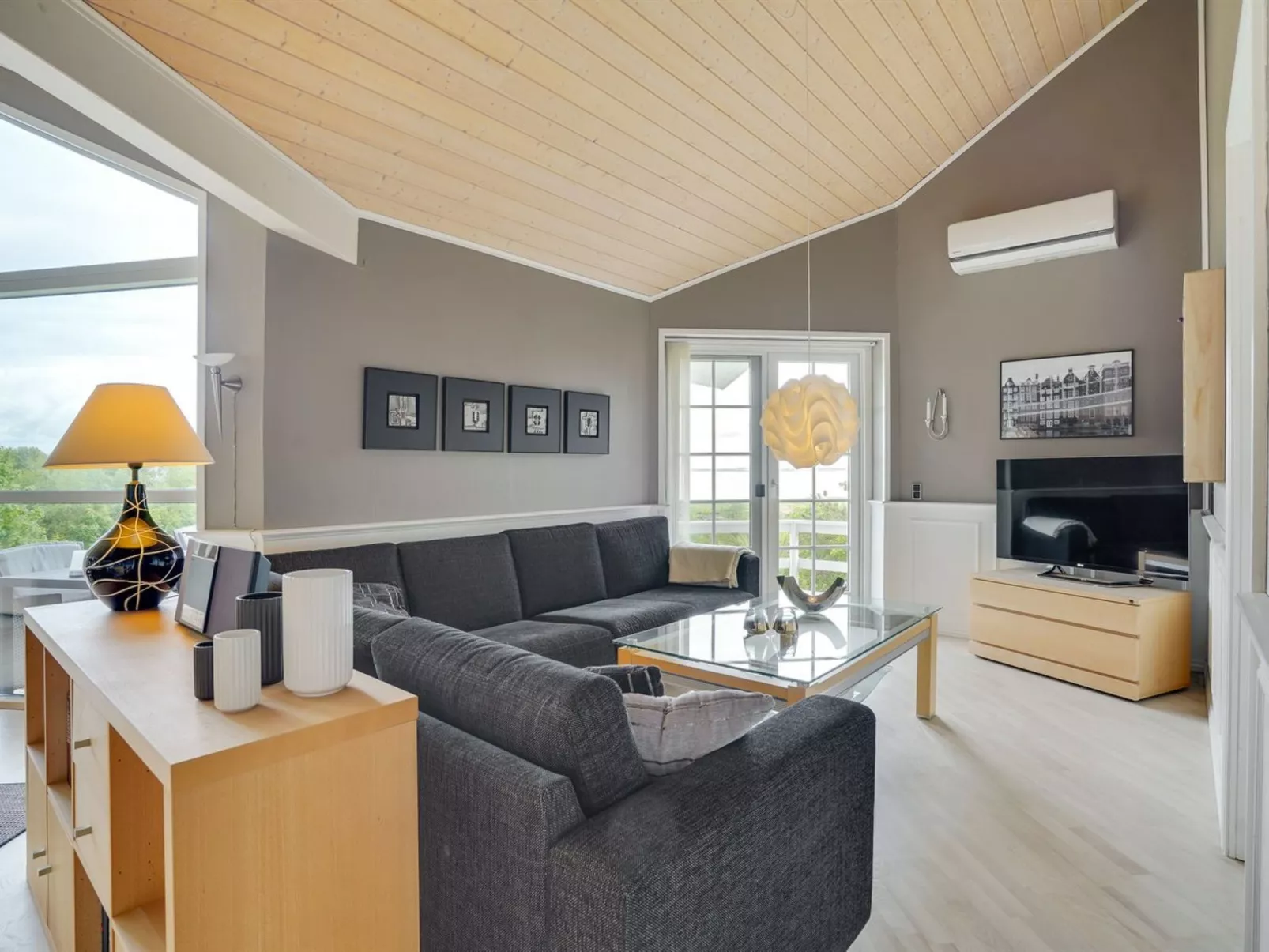 "Regnwald" - 400m to the fjord-Dedans