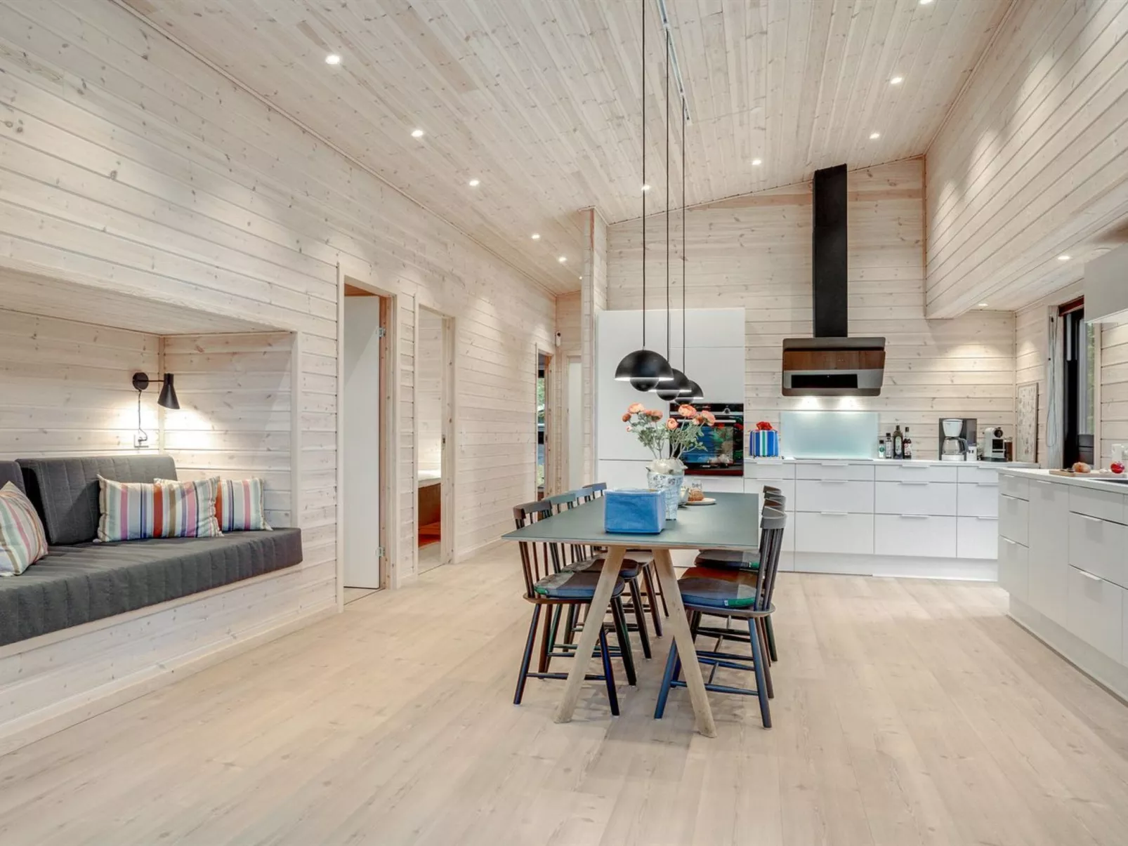 "Gunnor" - 1.3km from the sea-Inside