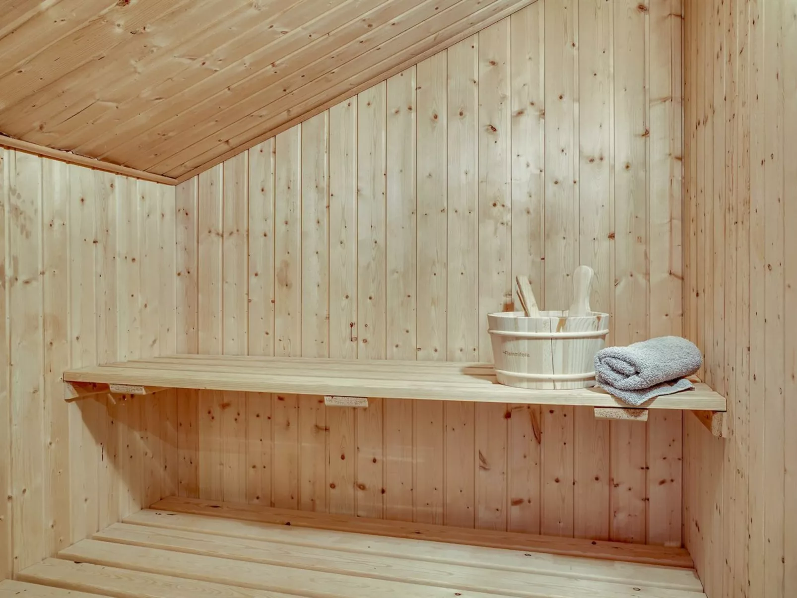 "Sighbiorn" - 950m from the sea-Inside