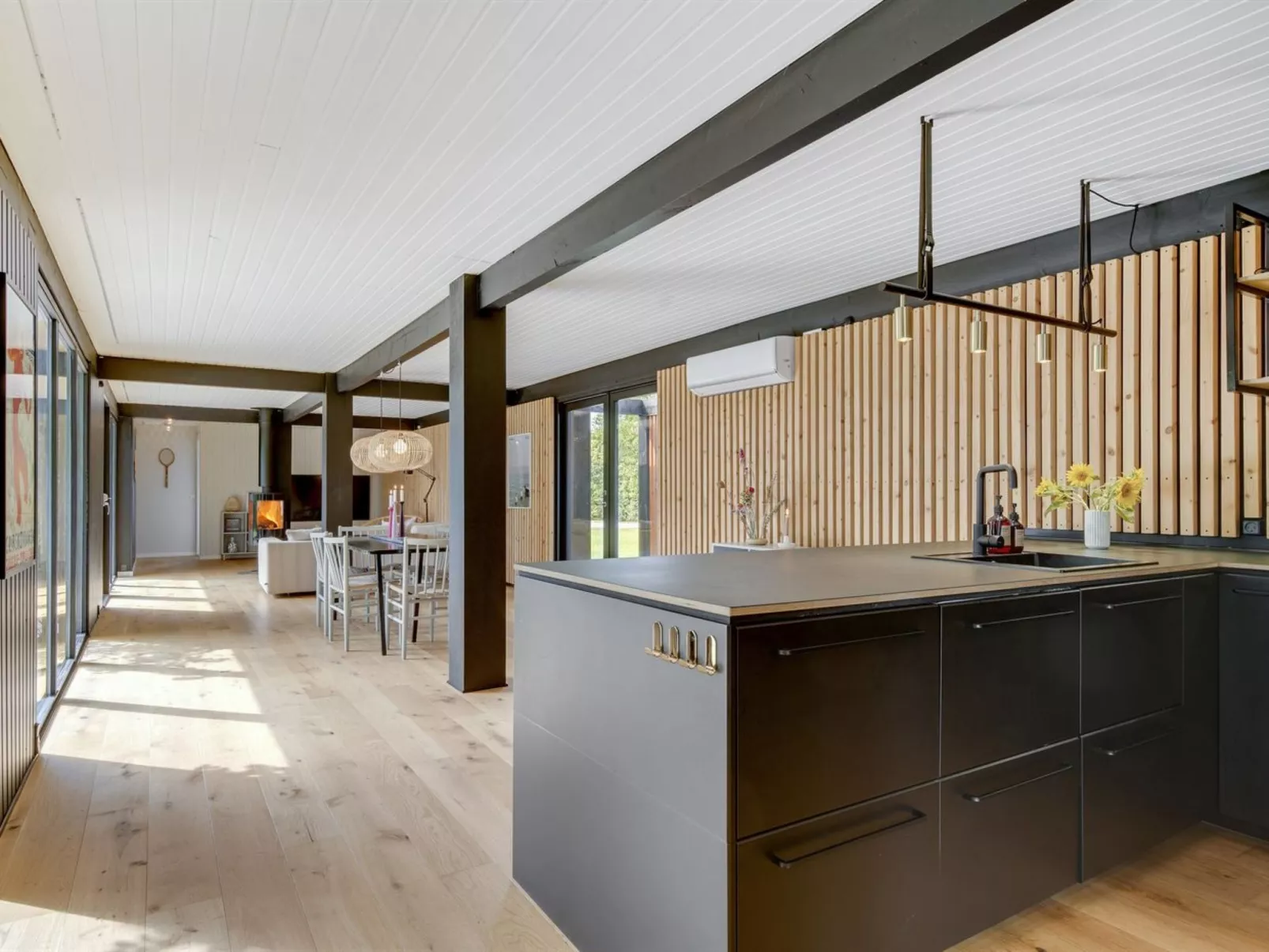 "Hævnir" - 1km from the sea-Dedans