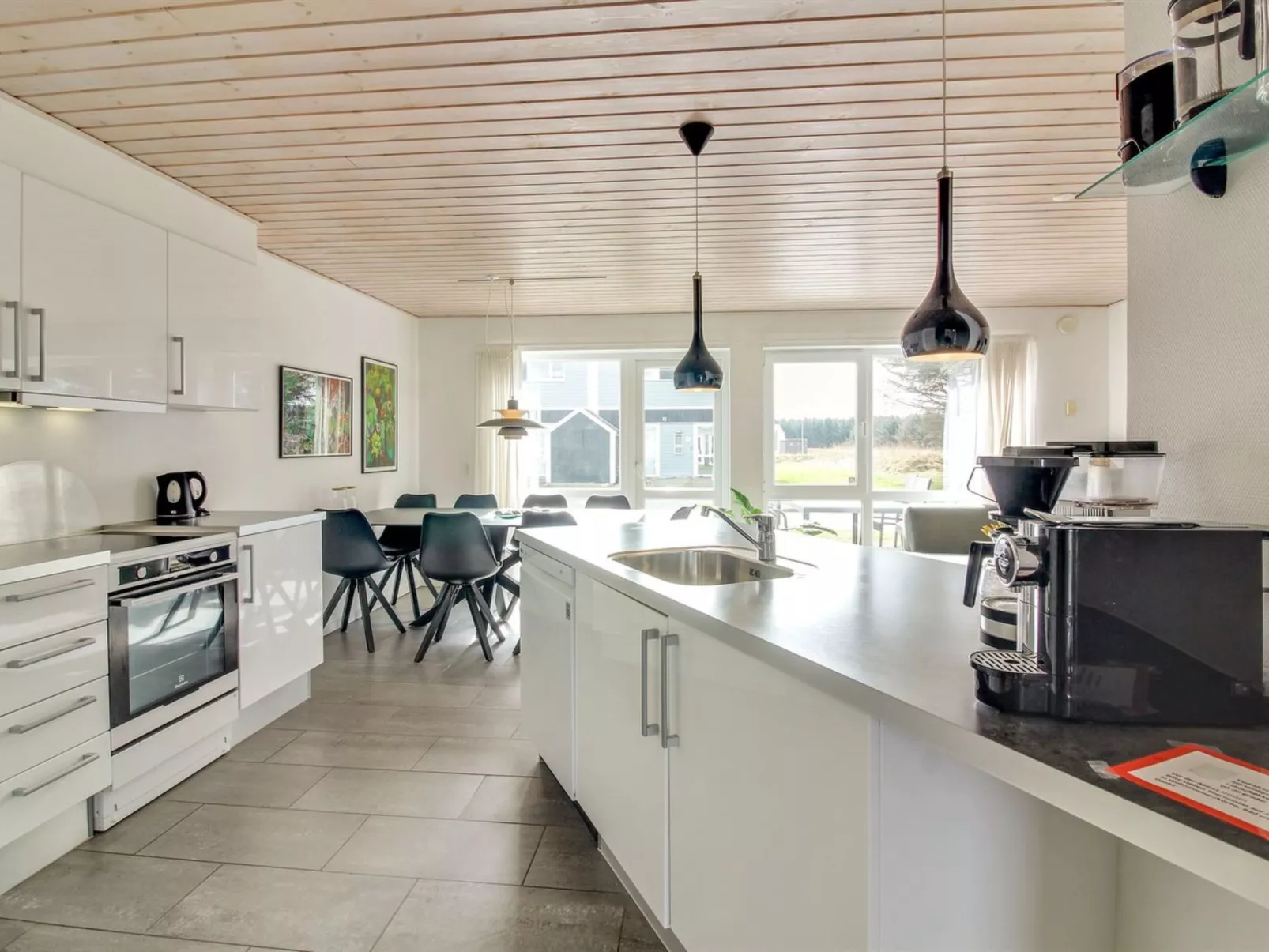 "Ingolf" - 750m from the sea-Dedans