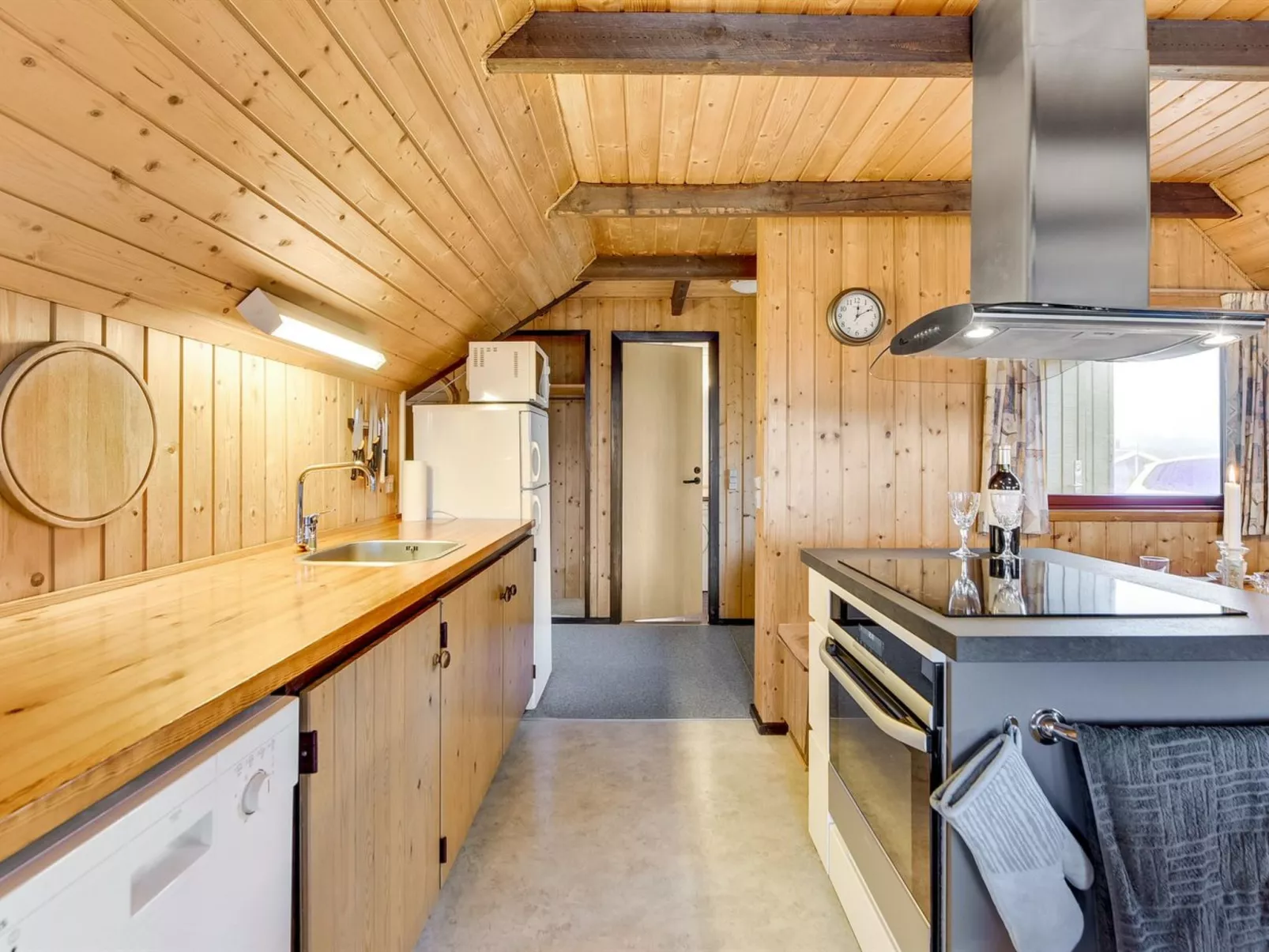 "Rayne" -  from the sea-Drinnen