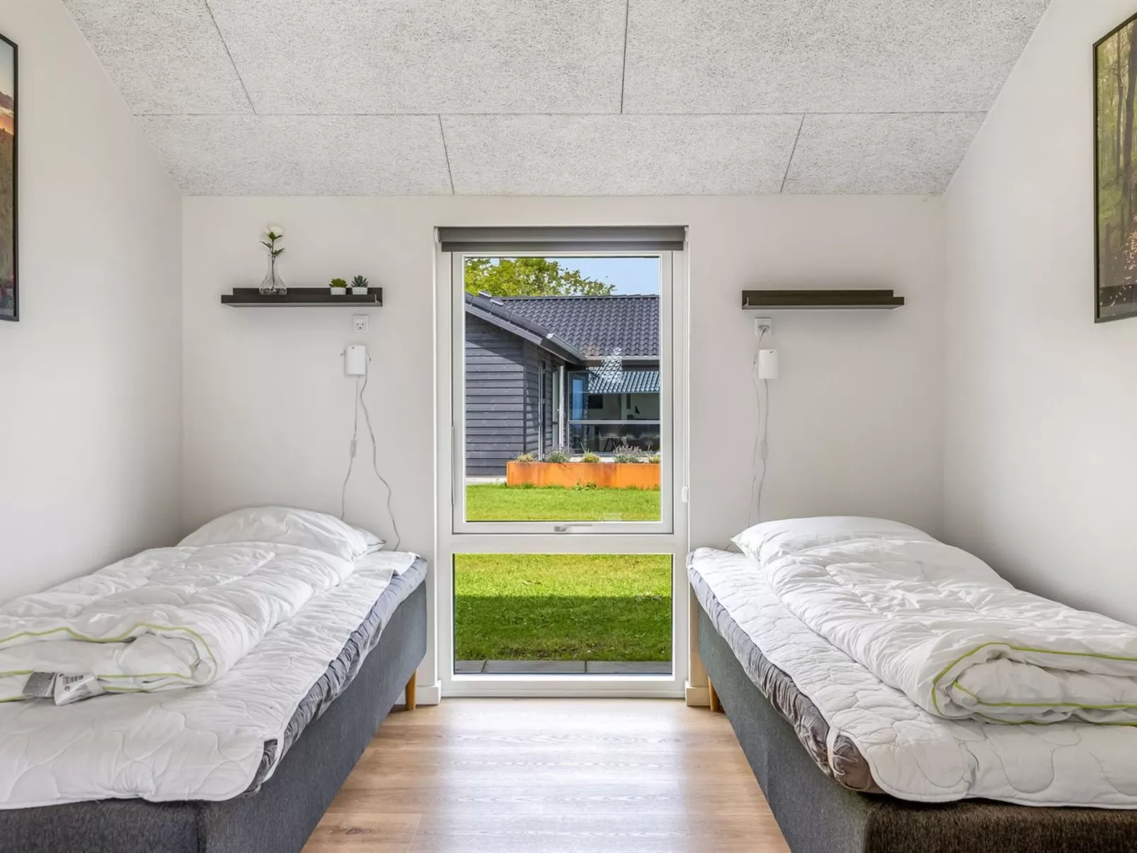 "Eino" - 30m from the sea-Inside